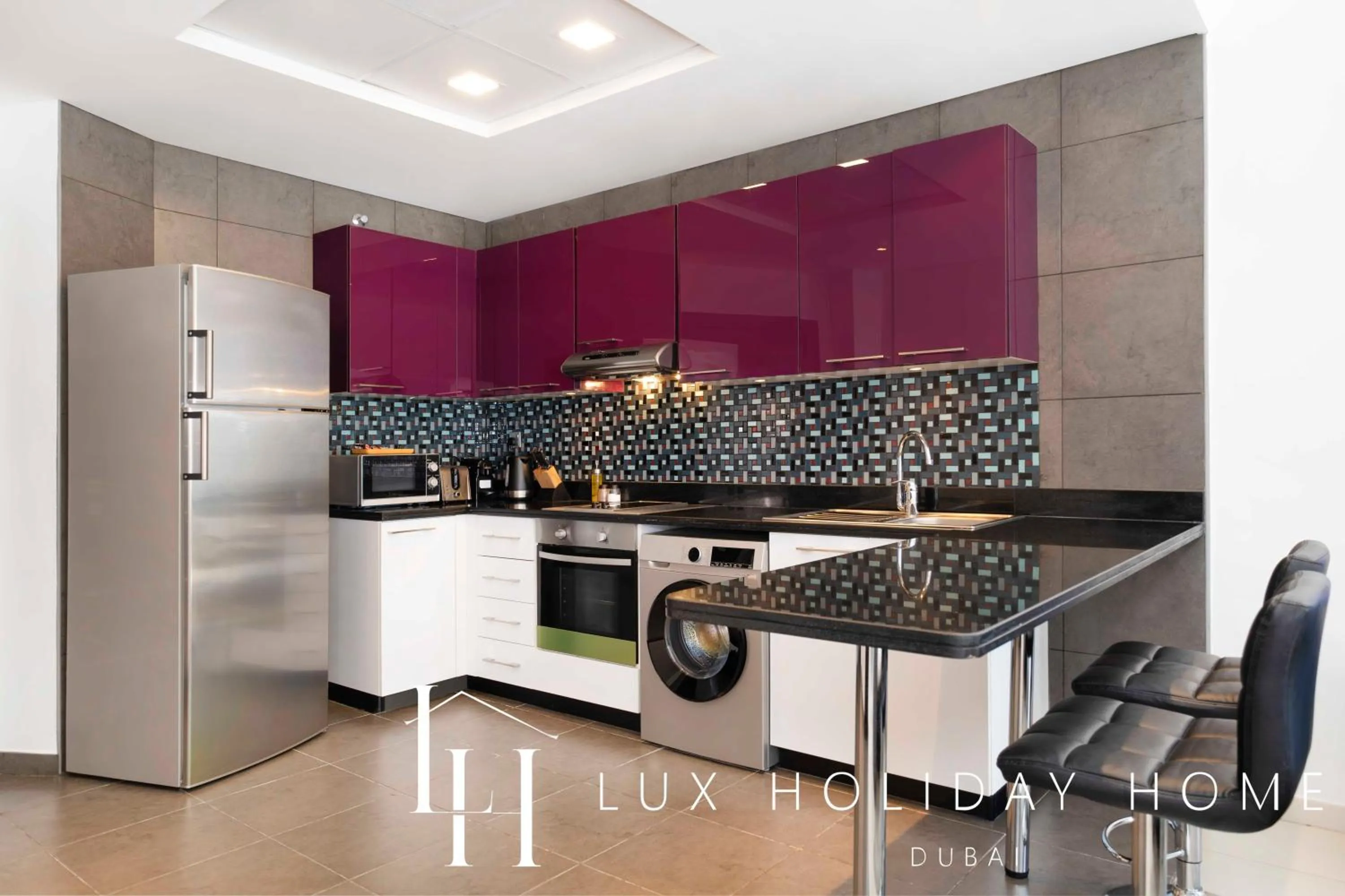 Kitchen or kitchenette in LUX The Cayan Superior Suite 2, Dubai Marina