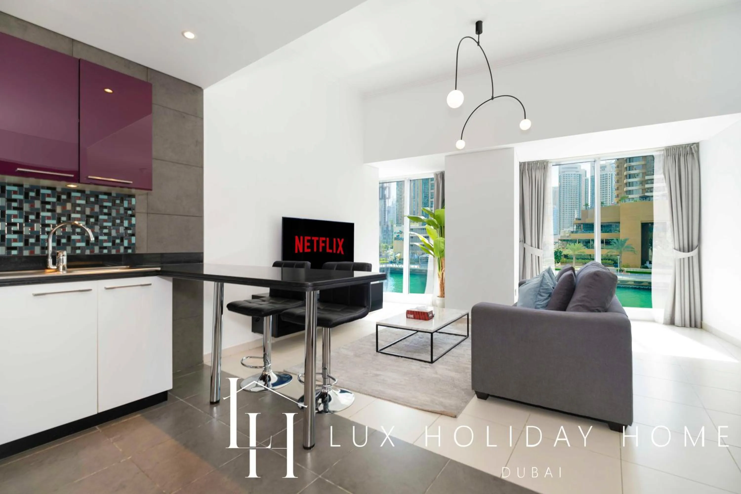 TV and multimedia in LUX The Cayan Superior Suite 2, Dubai Marina