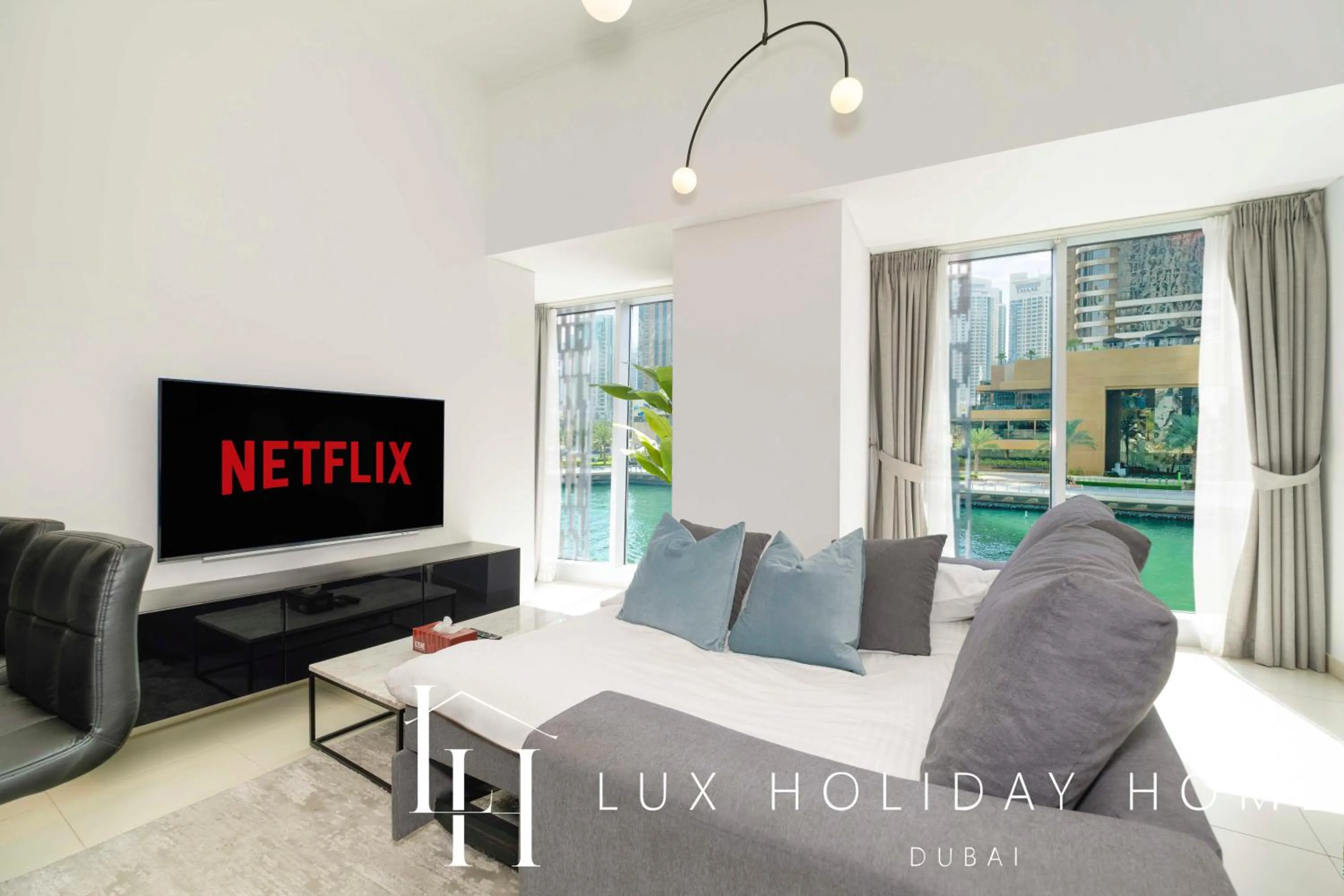 TV and multimedia in LUX The Cayan Superior Suite 2, Dubai Marina