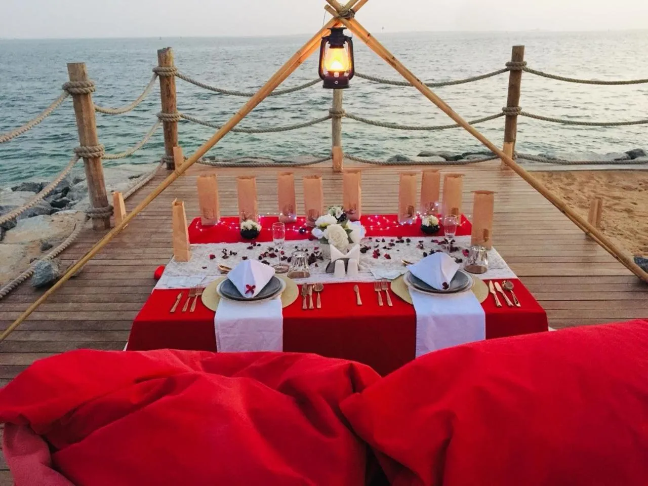 Restaurant/places to eat in Bab Al Nojoum Hudayriyat Camp