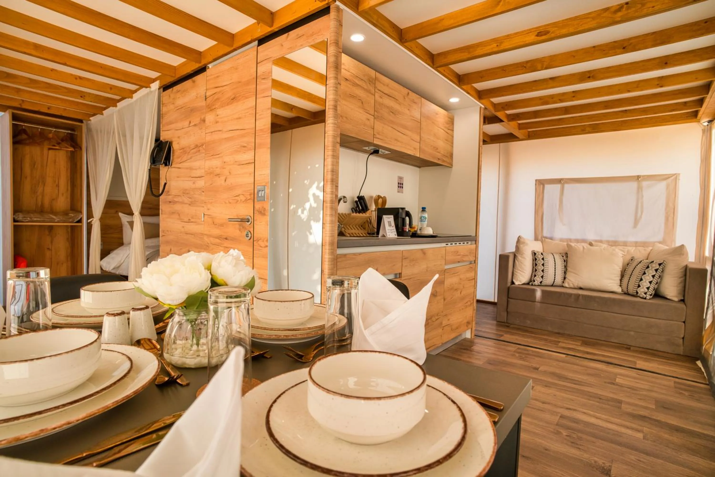 Kitchen or kitchenette in Bab Al Nojoum Hudayriyat Camp