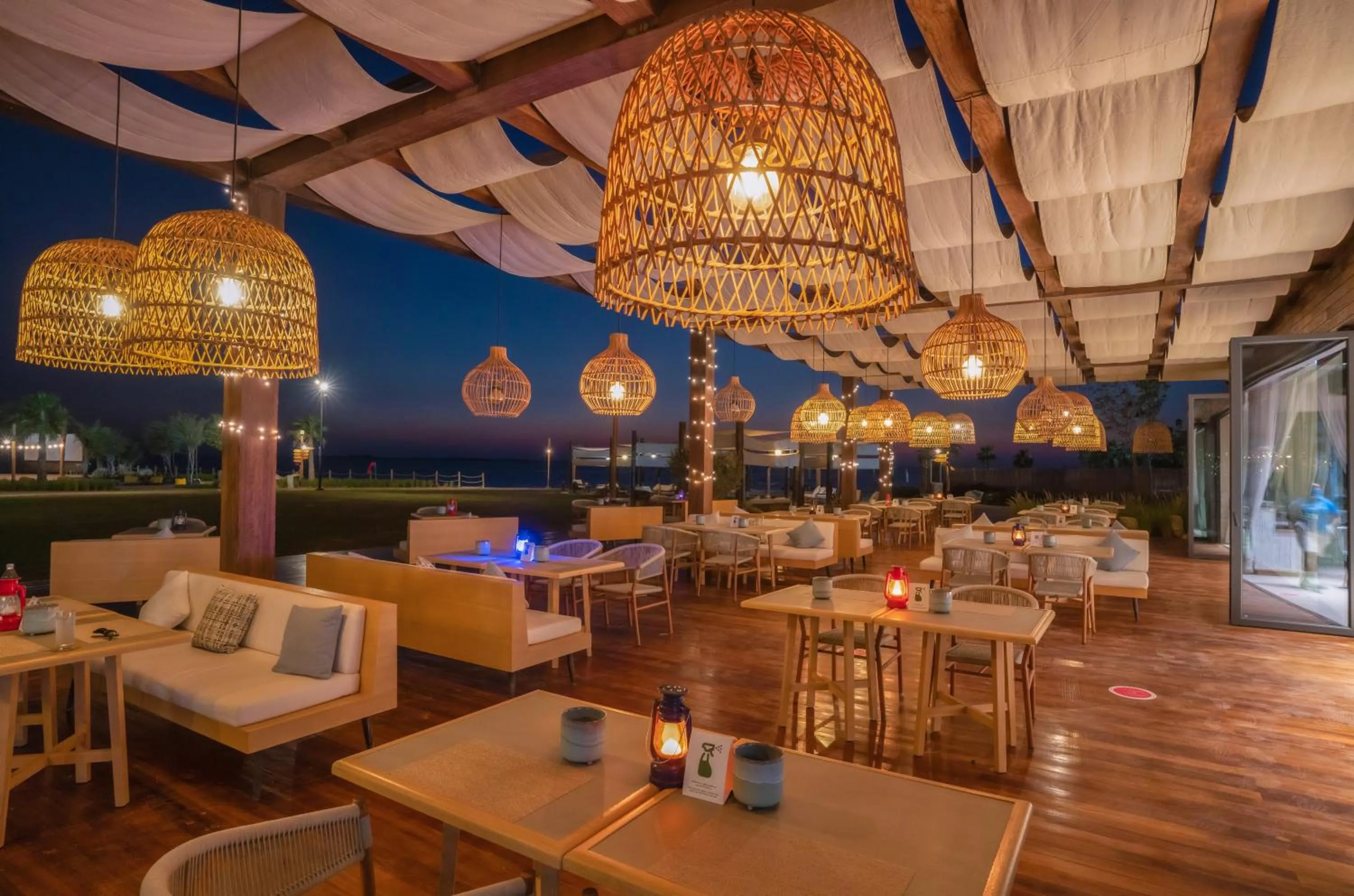 Restaurant/places to eat in Bab Al Nojoum Hudayriyat Camp