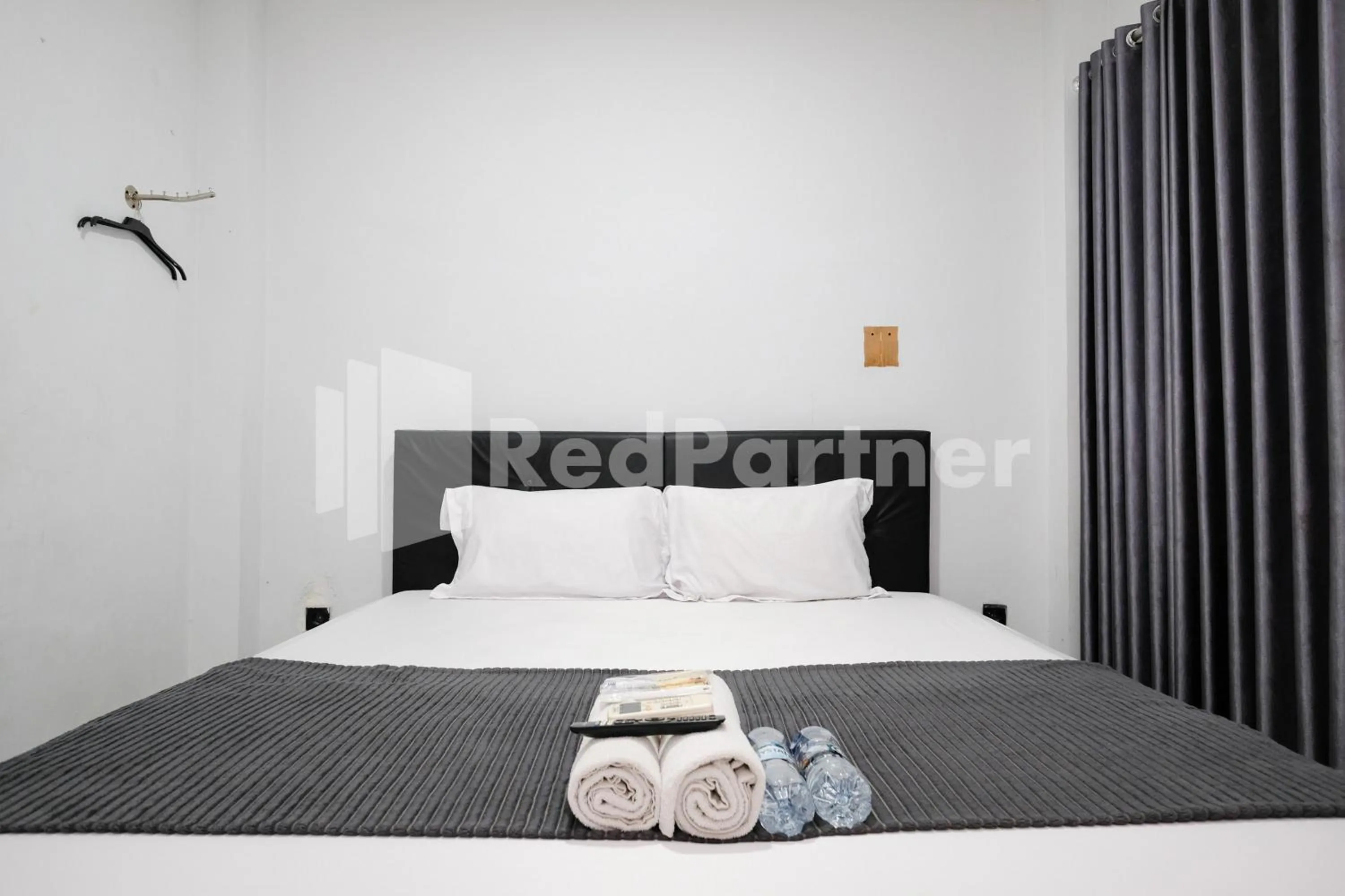 Standard Double Room in Aster Triplets Guest House JCM Mitra RedDoorz