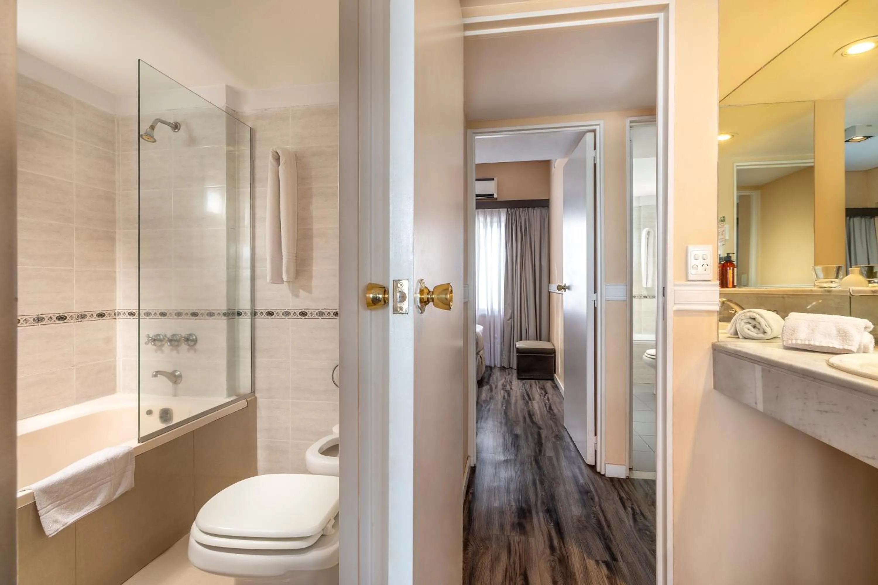 Photo of the whole room in Up Viamonte Hotel