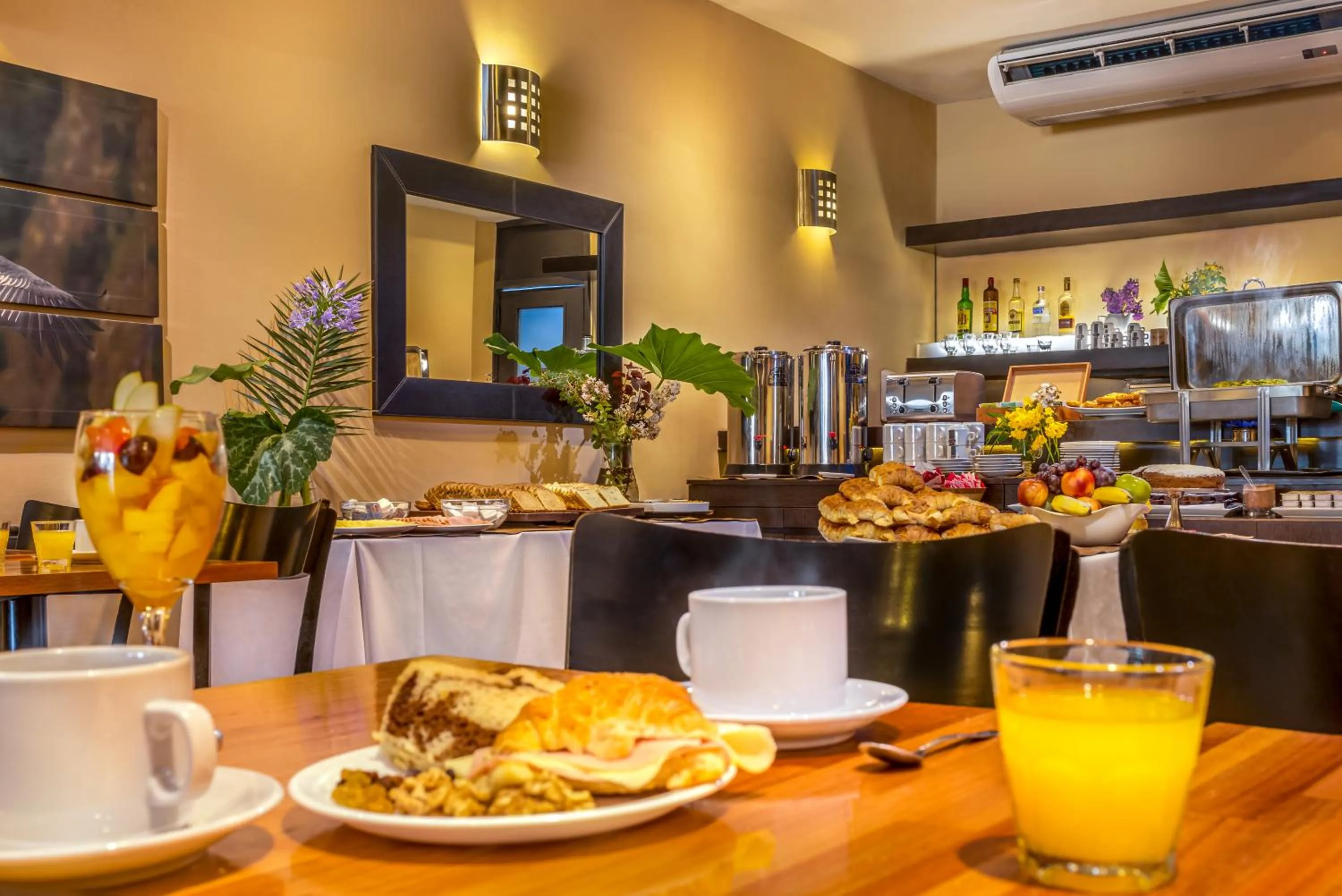 Breakfast in Up Viamonte Hotel