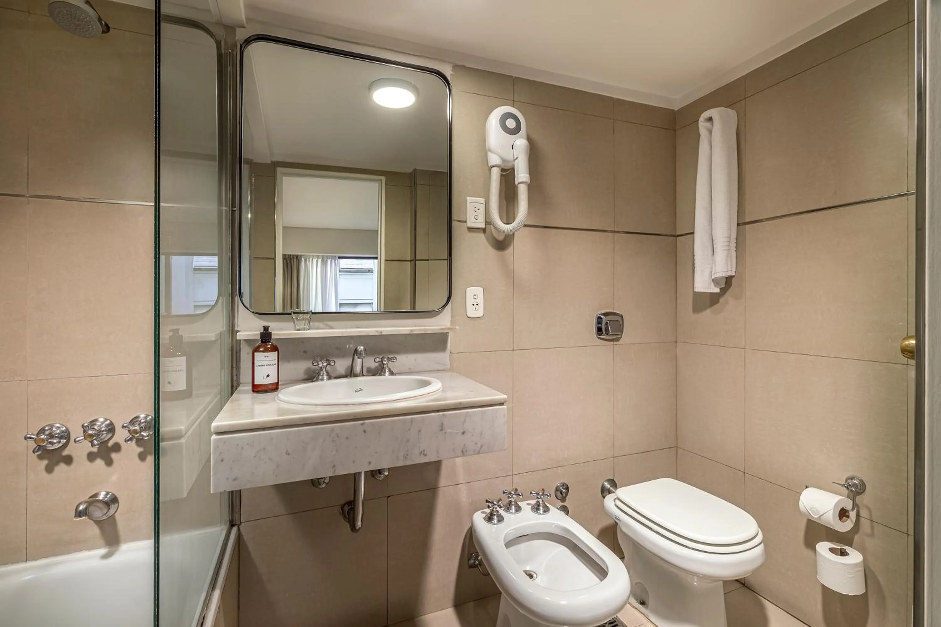 Bathroom in Up Viamonte Hotel