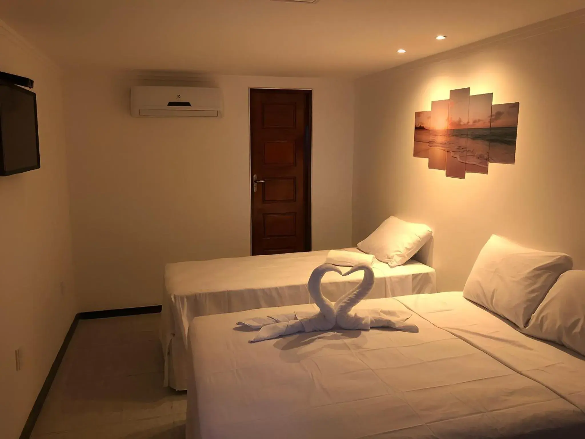 Triple Room with Private Bathroom in Pousada La Riviera - Pé na areia e Passeios em Maragogi Triple Room with Private Bathroom in Pousada La Riviera - Pé na areia e Passeios em Maragogi