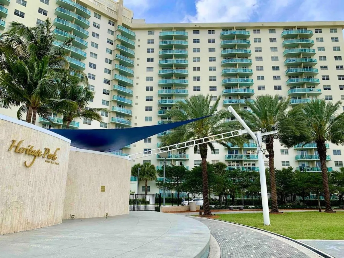 Property building in Beach Apartment at Condo-hotel