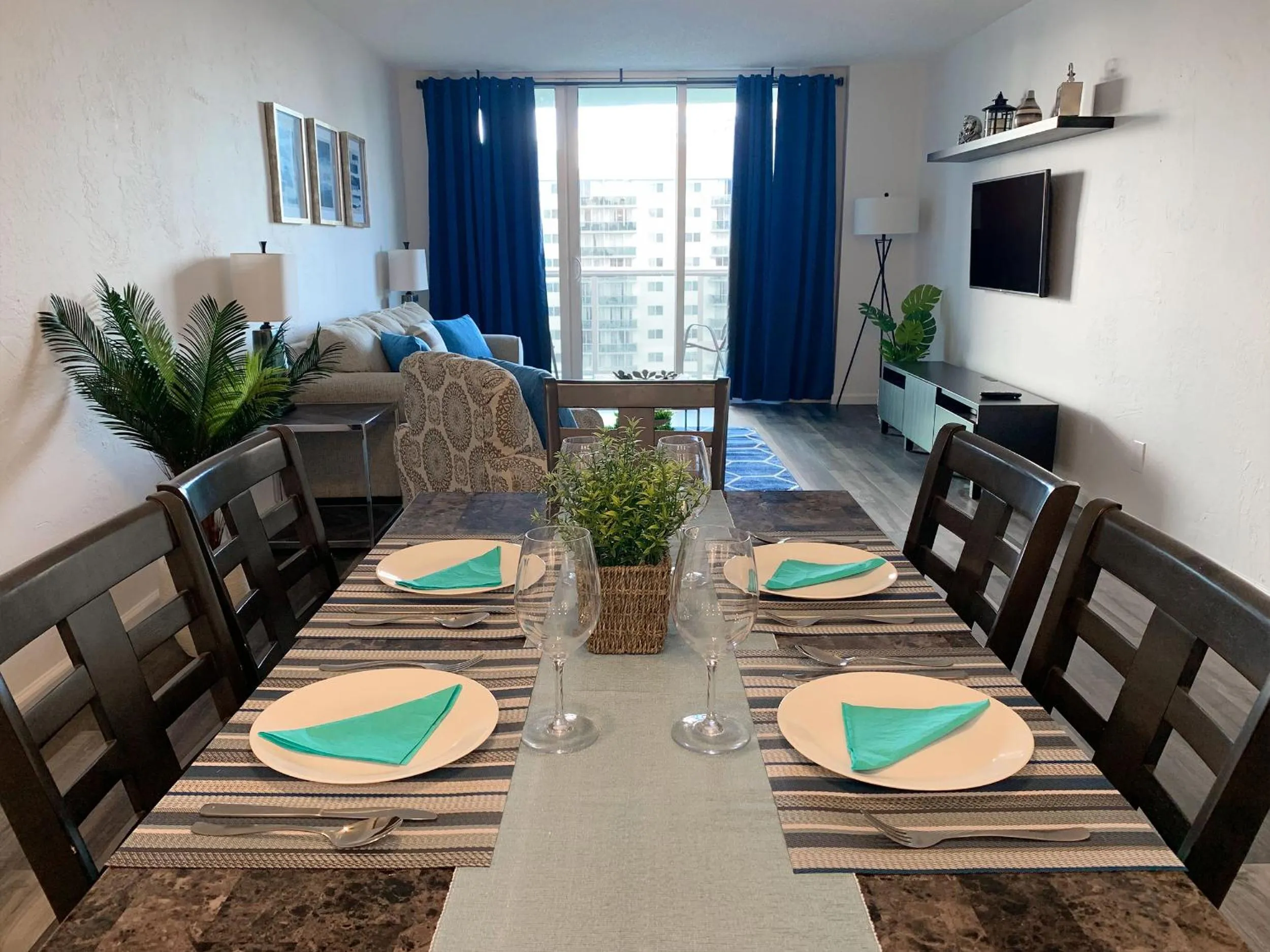 Dining area in Beach Apartment at Condo-hotel