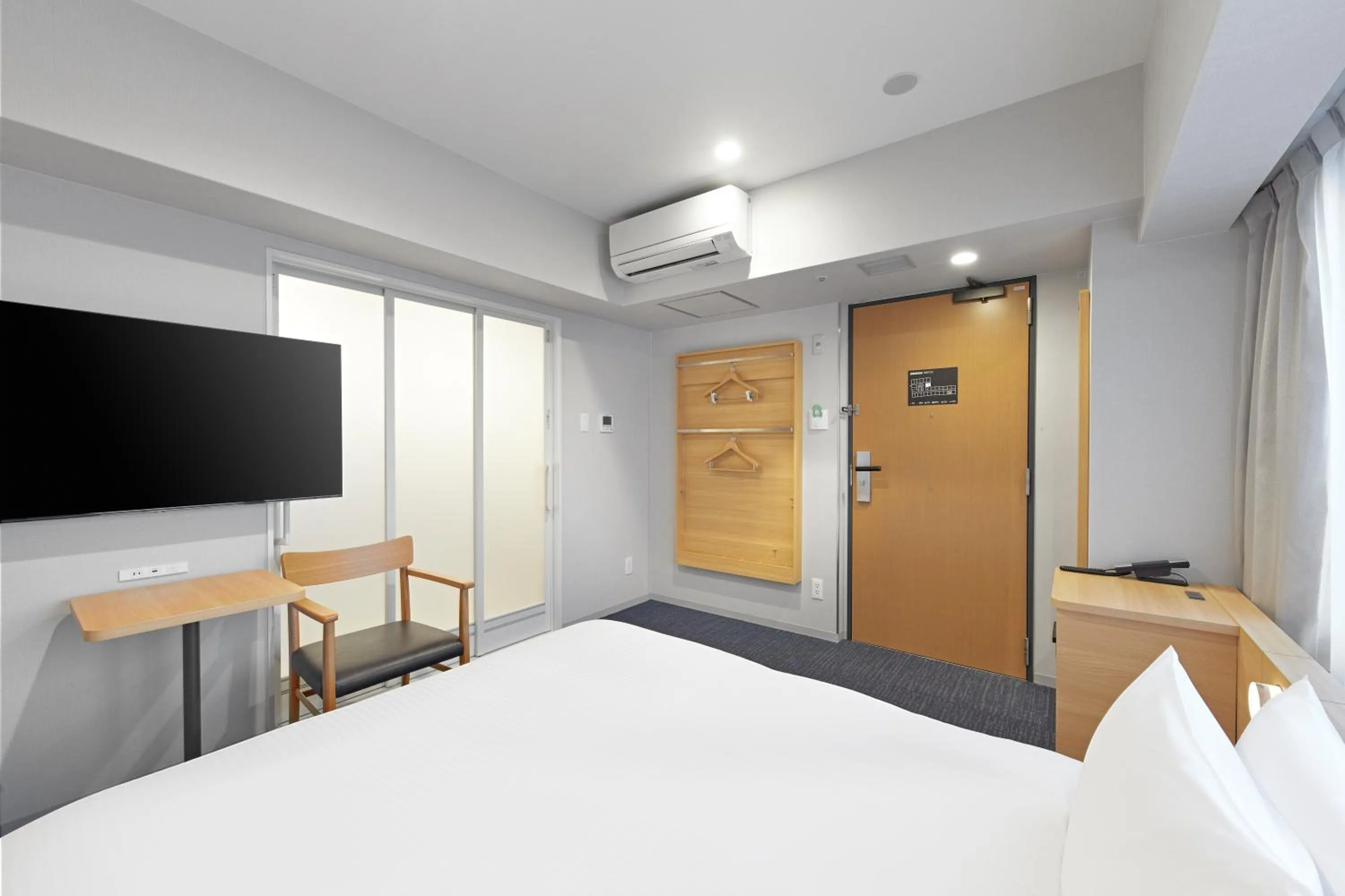 Photo of the whole room, Bed in Sotetsu Fresa Inn Kyoto-Kiyomizu Gojo