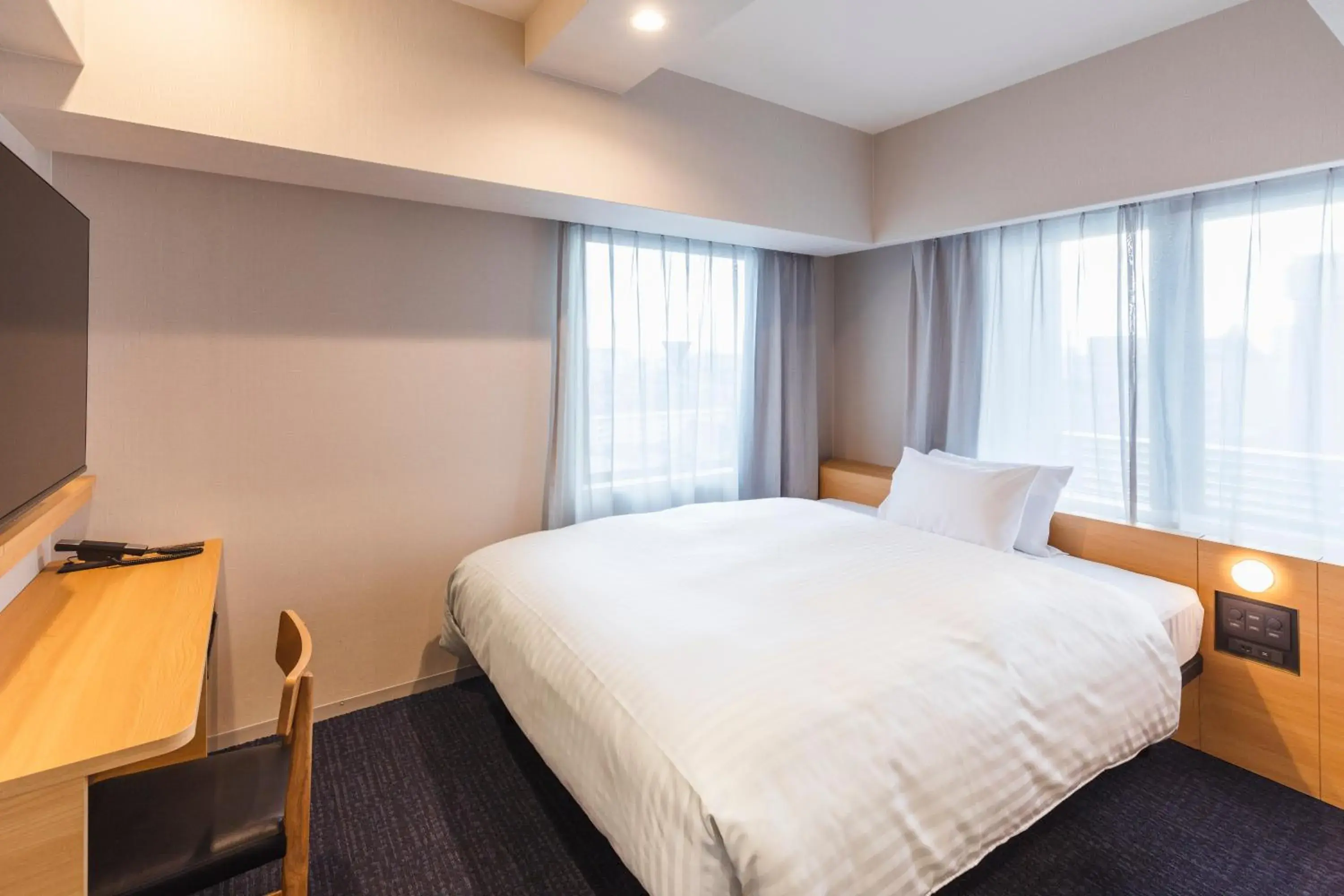 Comfort Double Room with desk - single occupancy - Non-Smoking in Sotetsu Fresa Inn Kyoto-Kiyomizu Gojo Comfort Double Room with desk - single occupancy - Non-Smoking in Sotetsu Fresa Inn Kyoto-Kiyomizu Gojo