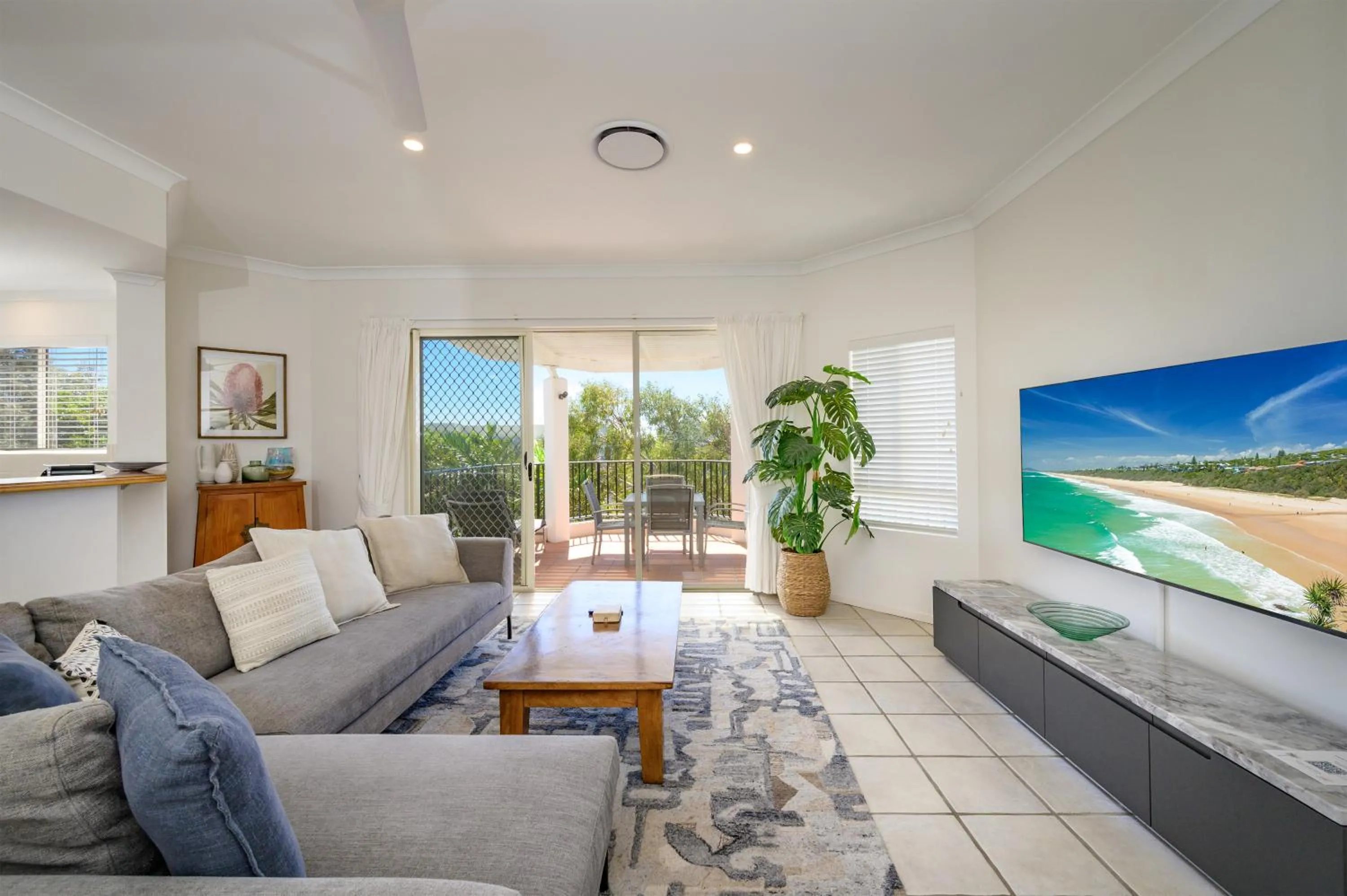 Cosy apartment with ocean views, Sunshine Beach