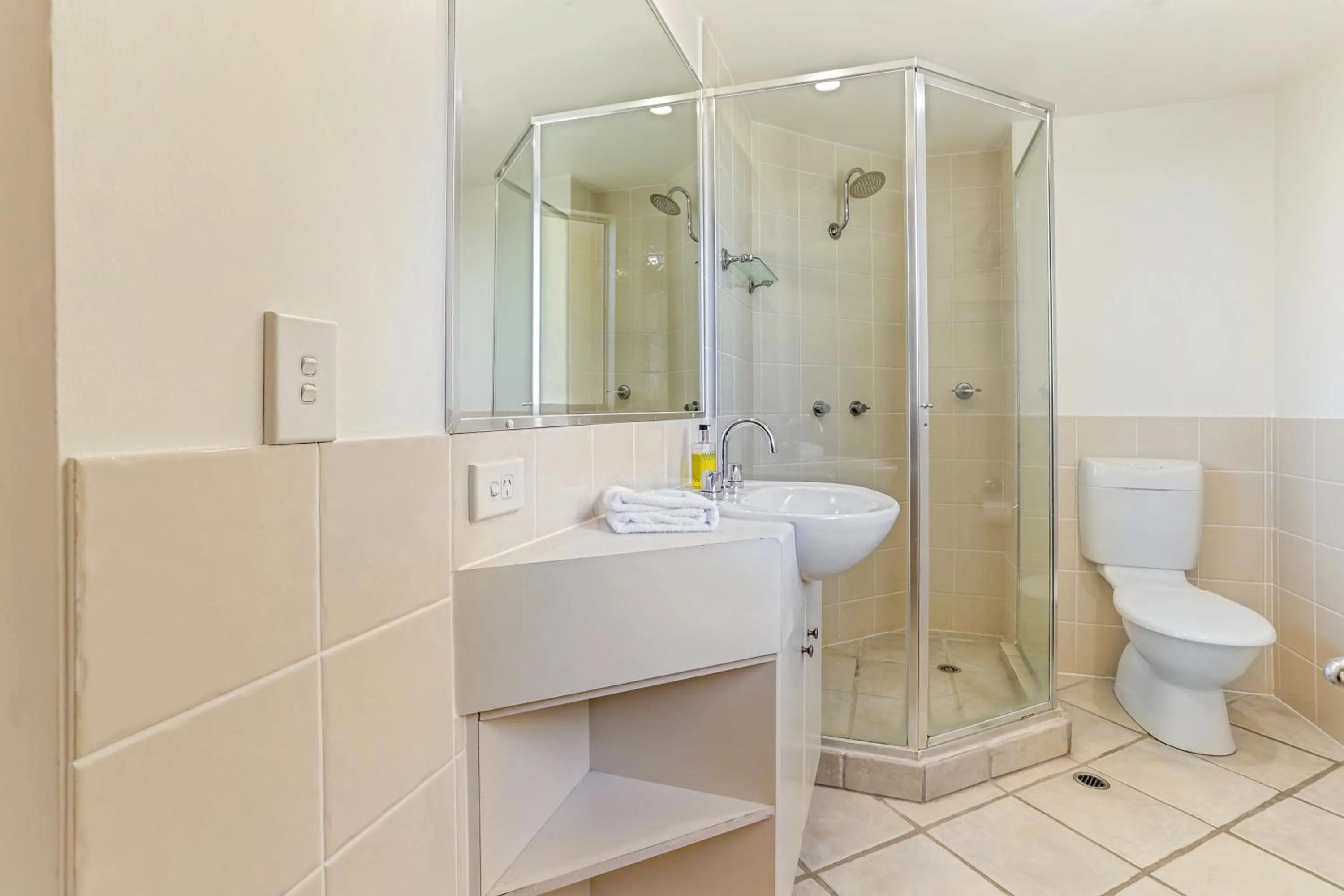 Bathroom in Cosy apartment with ocean views, Sunshine Beach
