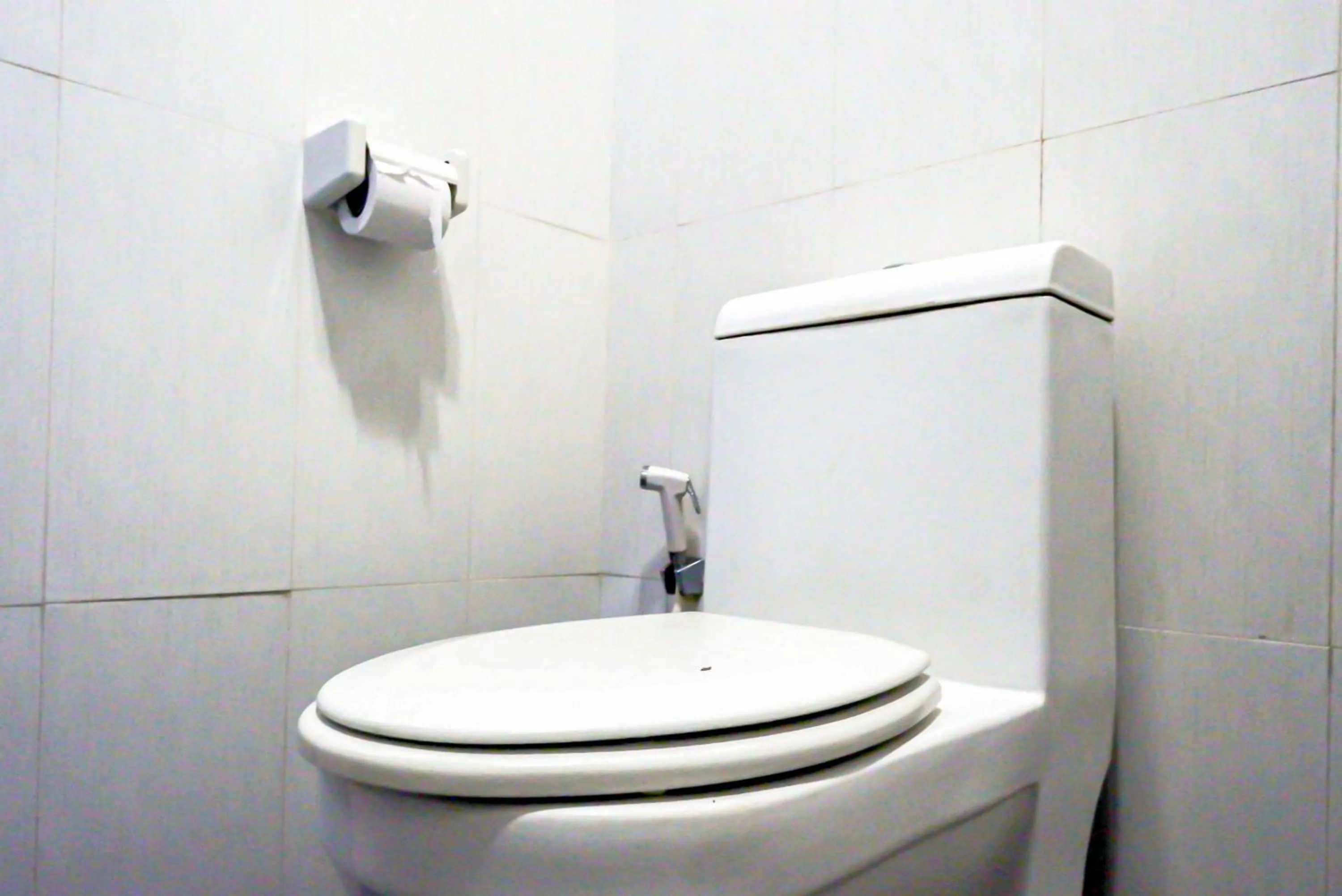 Bathroom in RedDoorz Plus near Amplaz Yogyakarta
