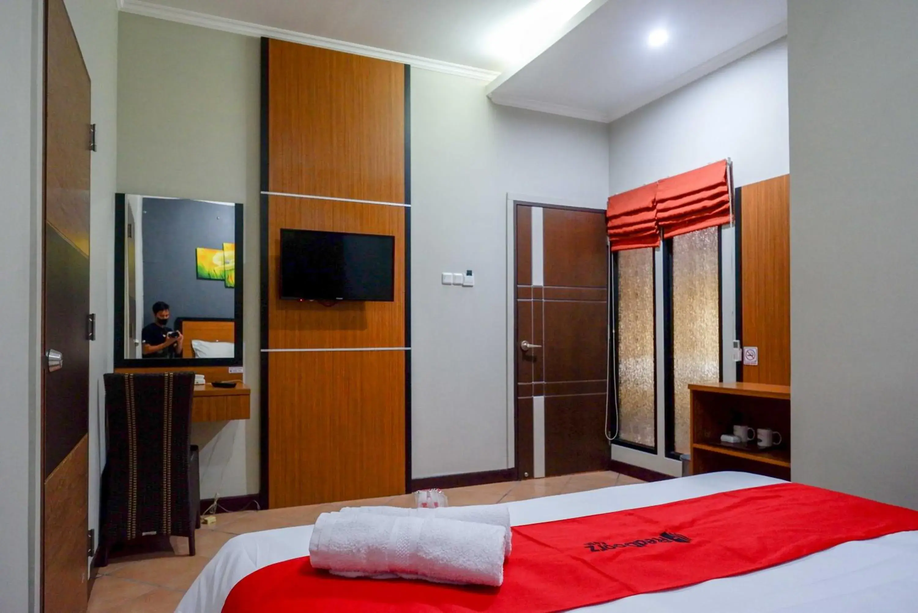 Bed in RedDoorz Plus near Amplaz Yogyakarta Bed in RedDoorz Plus near Amplaz Yogyakarta