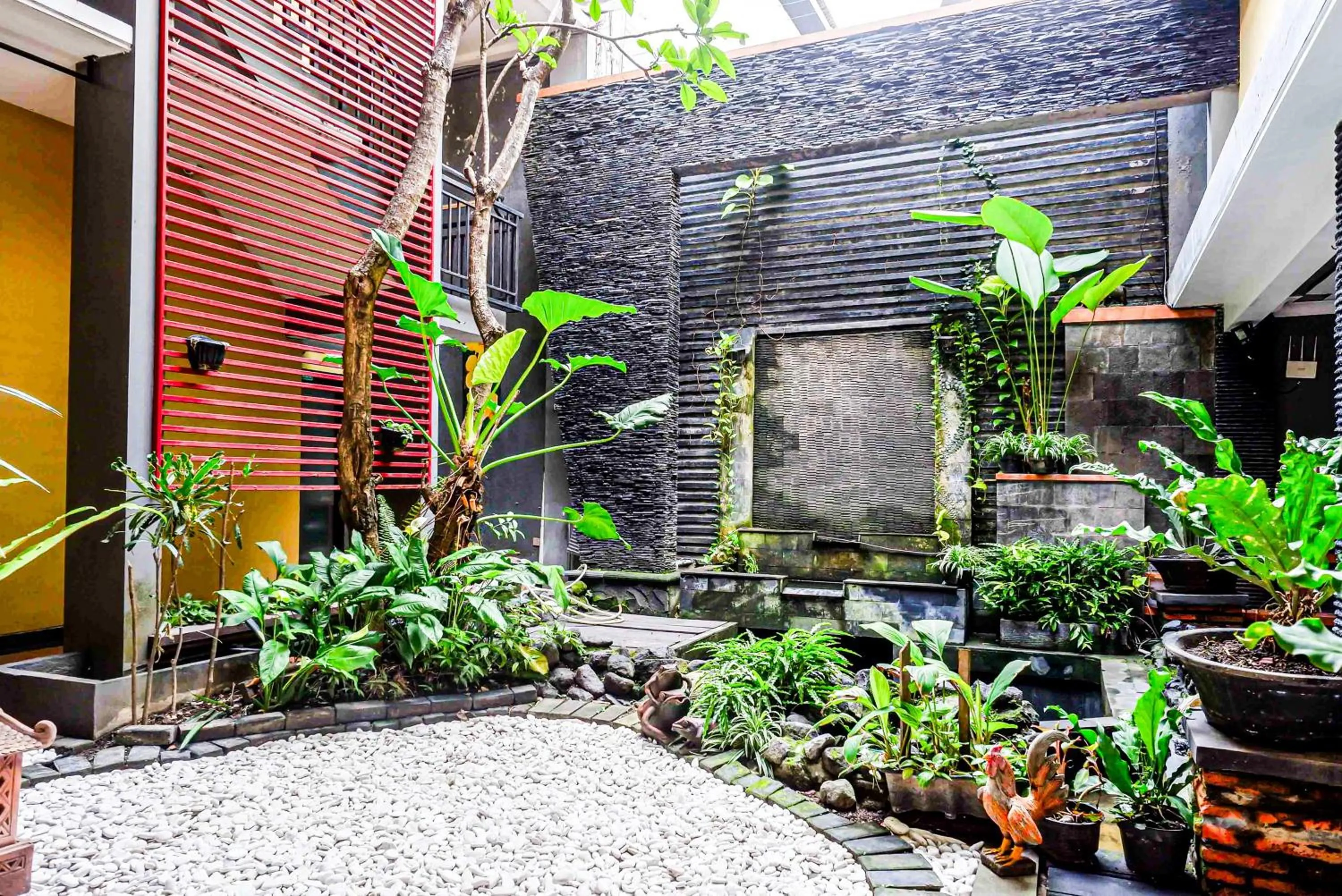 Property building in RedDoorz Plus near Amplaz Yogyakarta