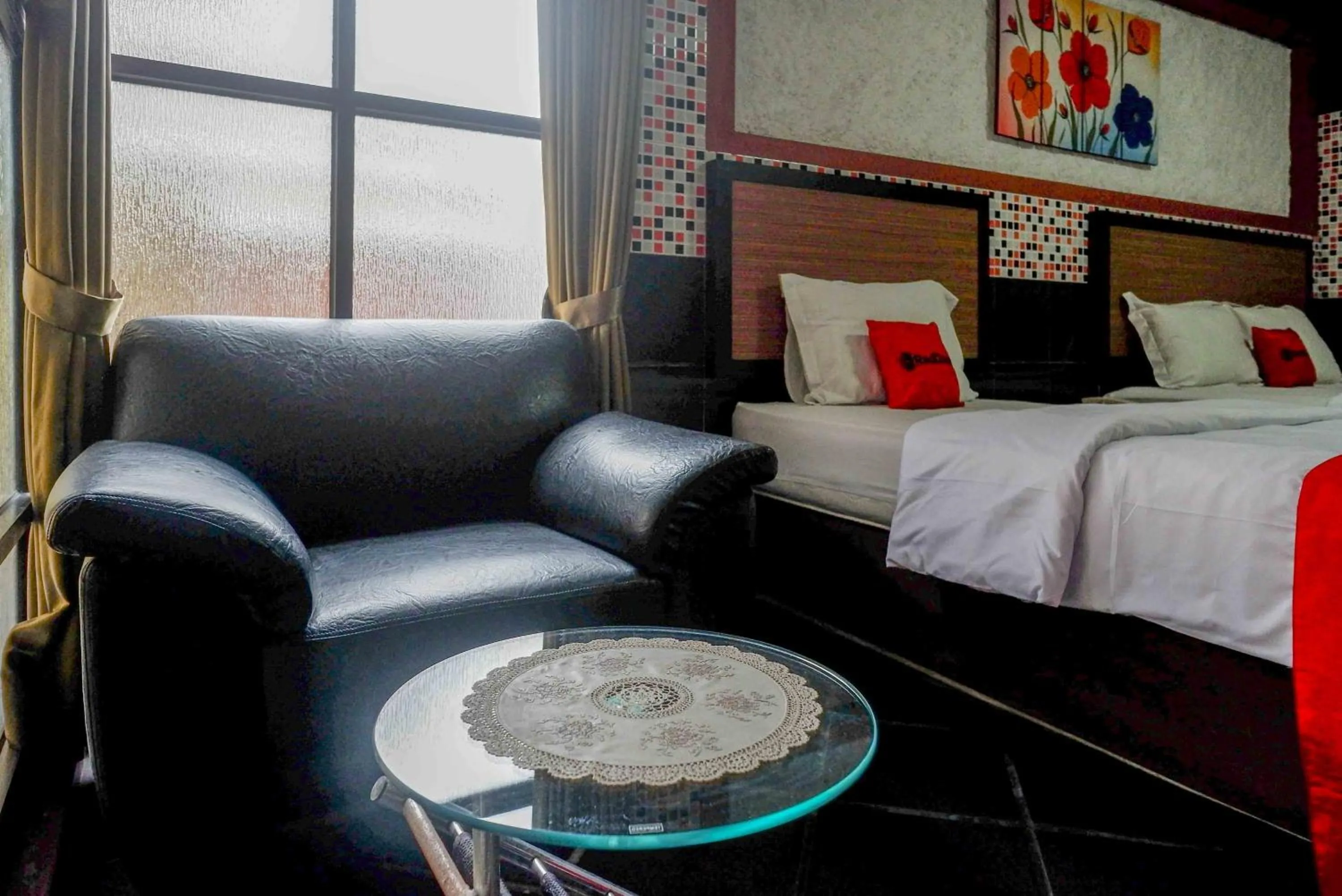 Bedroom, Bed in RedDoorz Plus near Amplaz Yogyakarta