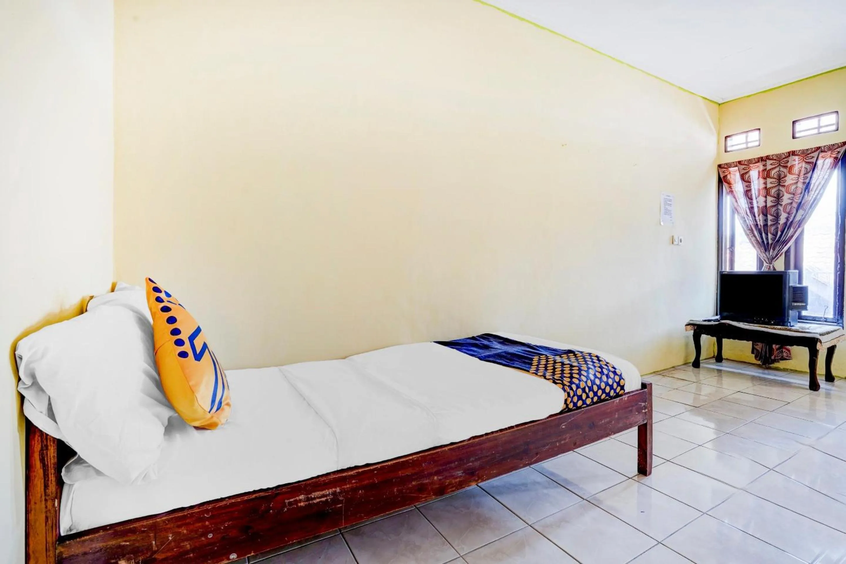 Bedroom, Bed in OYO Life 90701 Kost Syariah Deris