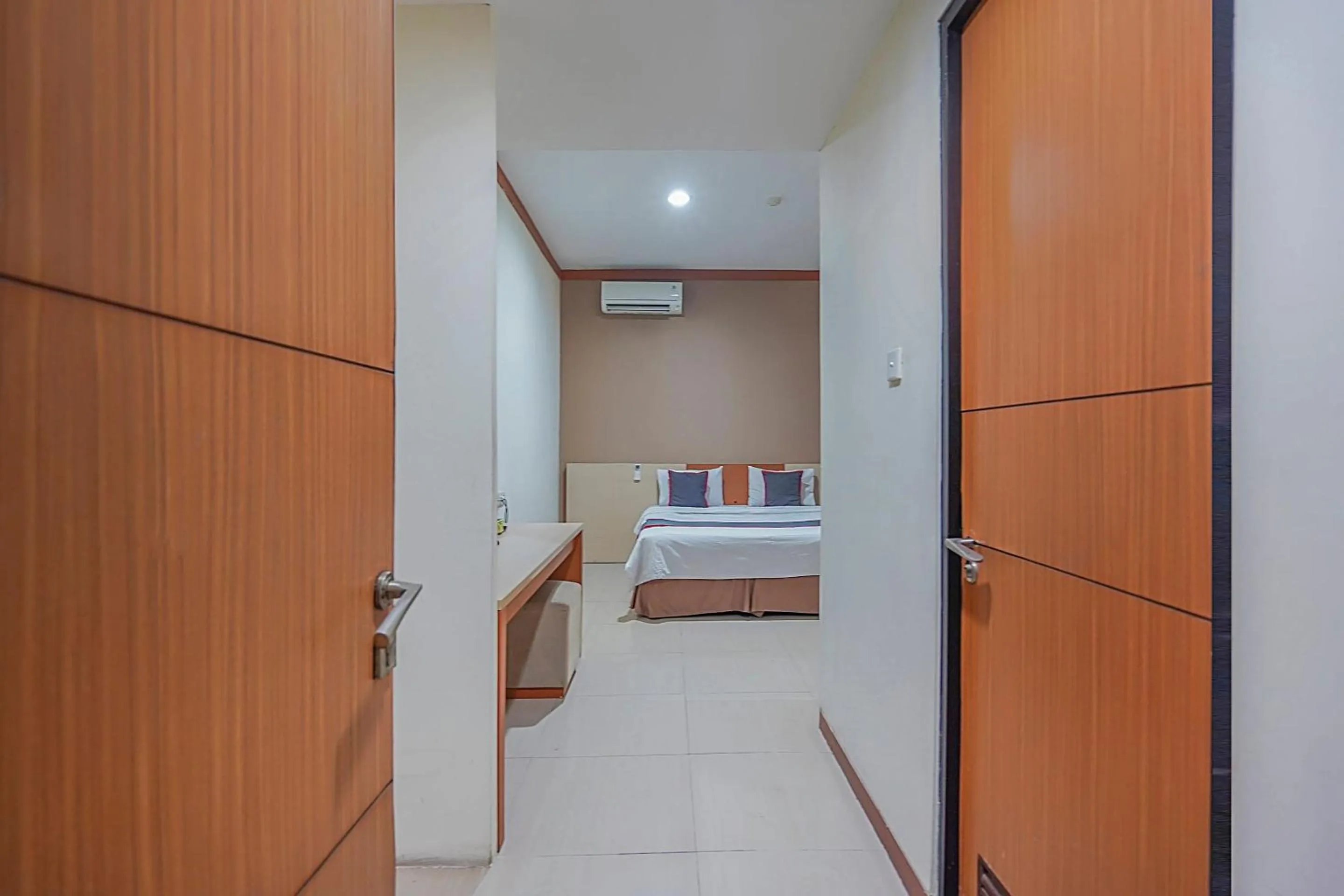 Bedroom, Bed in Collection O 90724 Hotel Sinar Sidoarjo