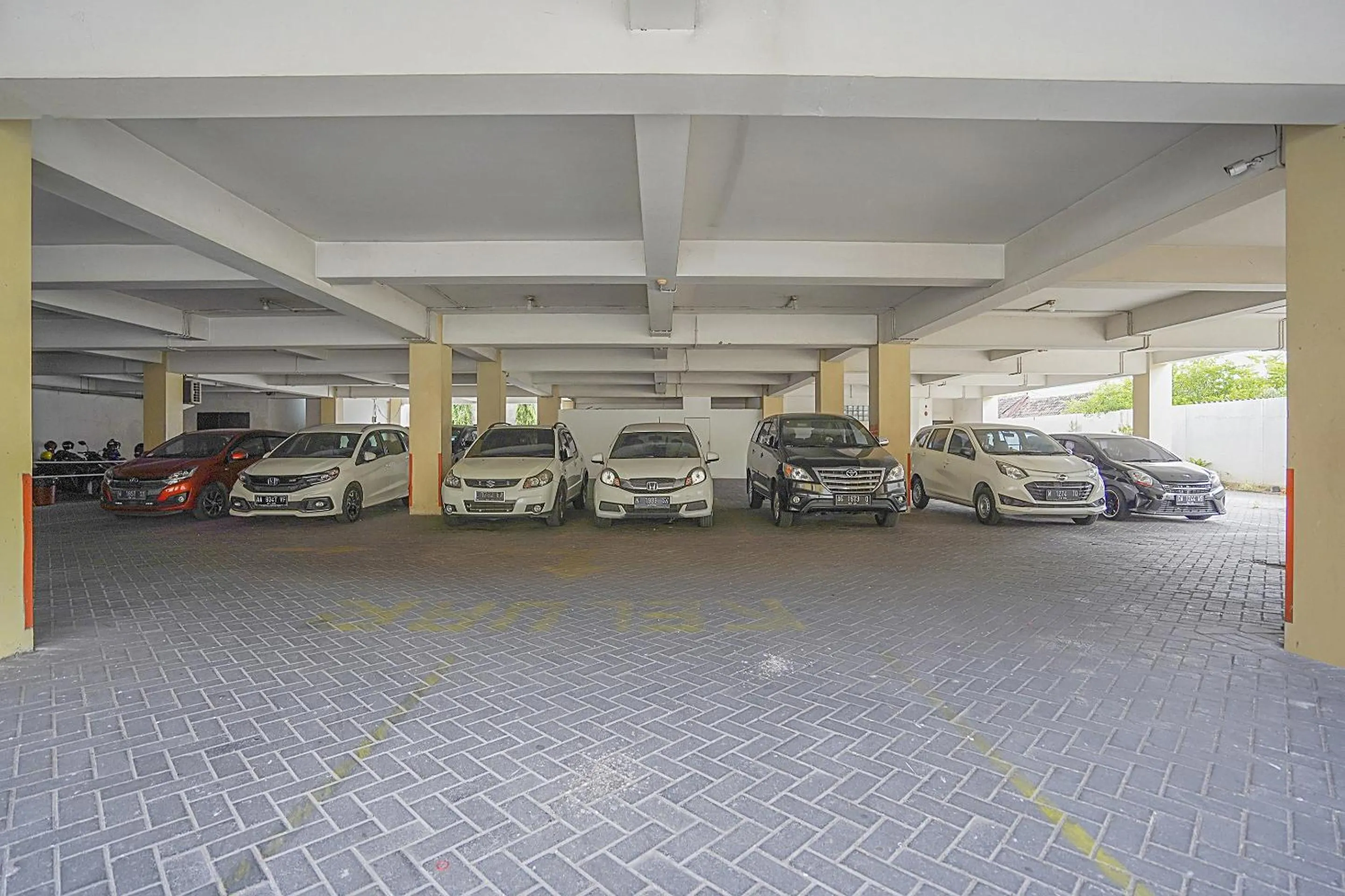 Facade/entrance in Collection O 90724 Hotel Sinar Sidoarjo