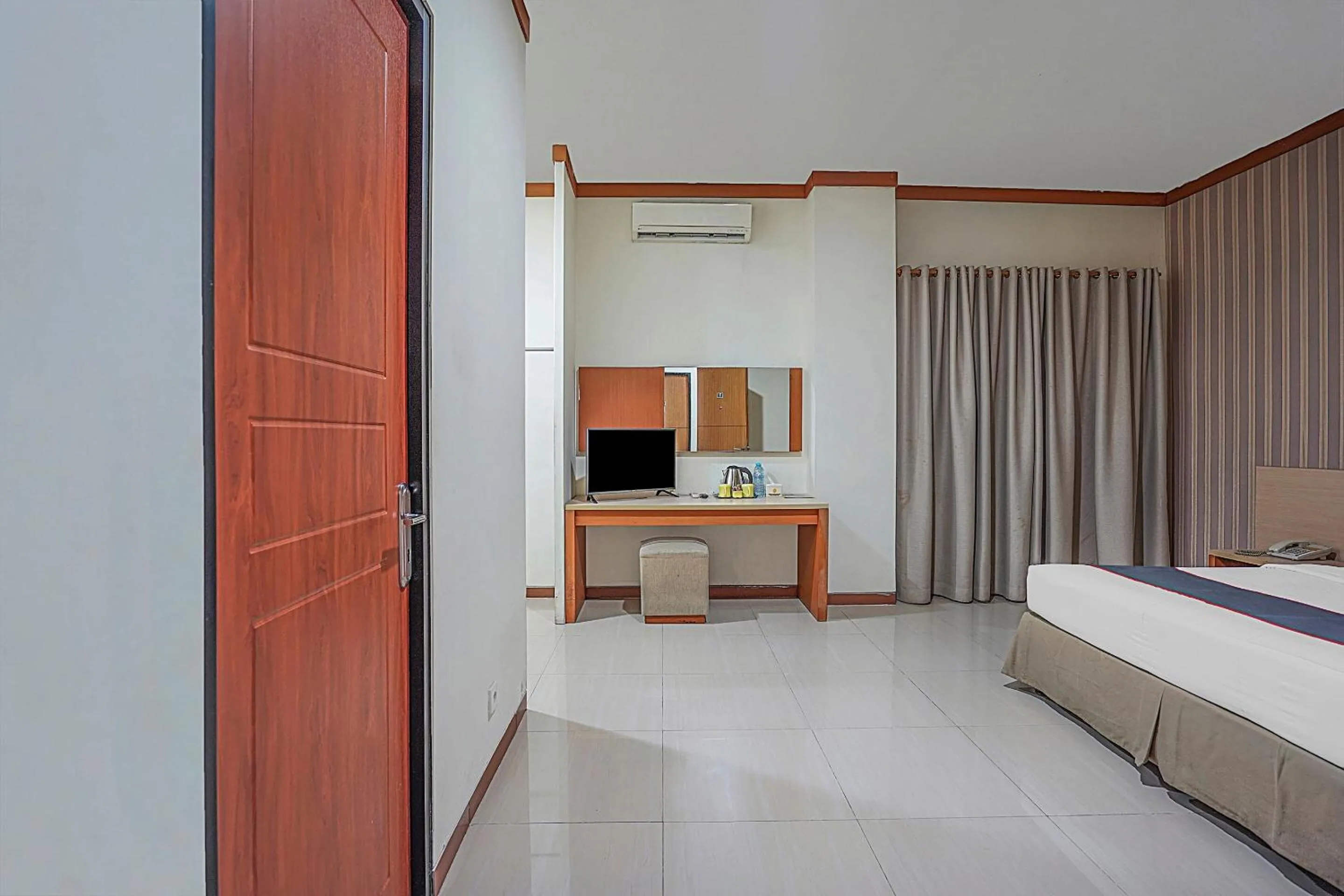 Bedroom, Bed in Collection O 90724 Hotel Sinar Sidoarjo