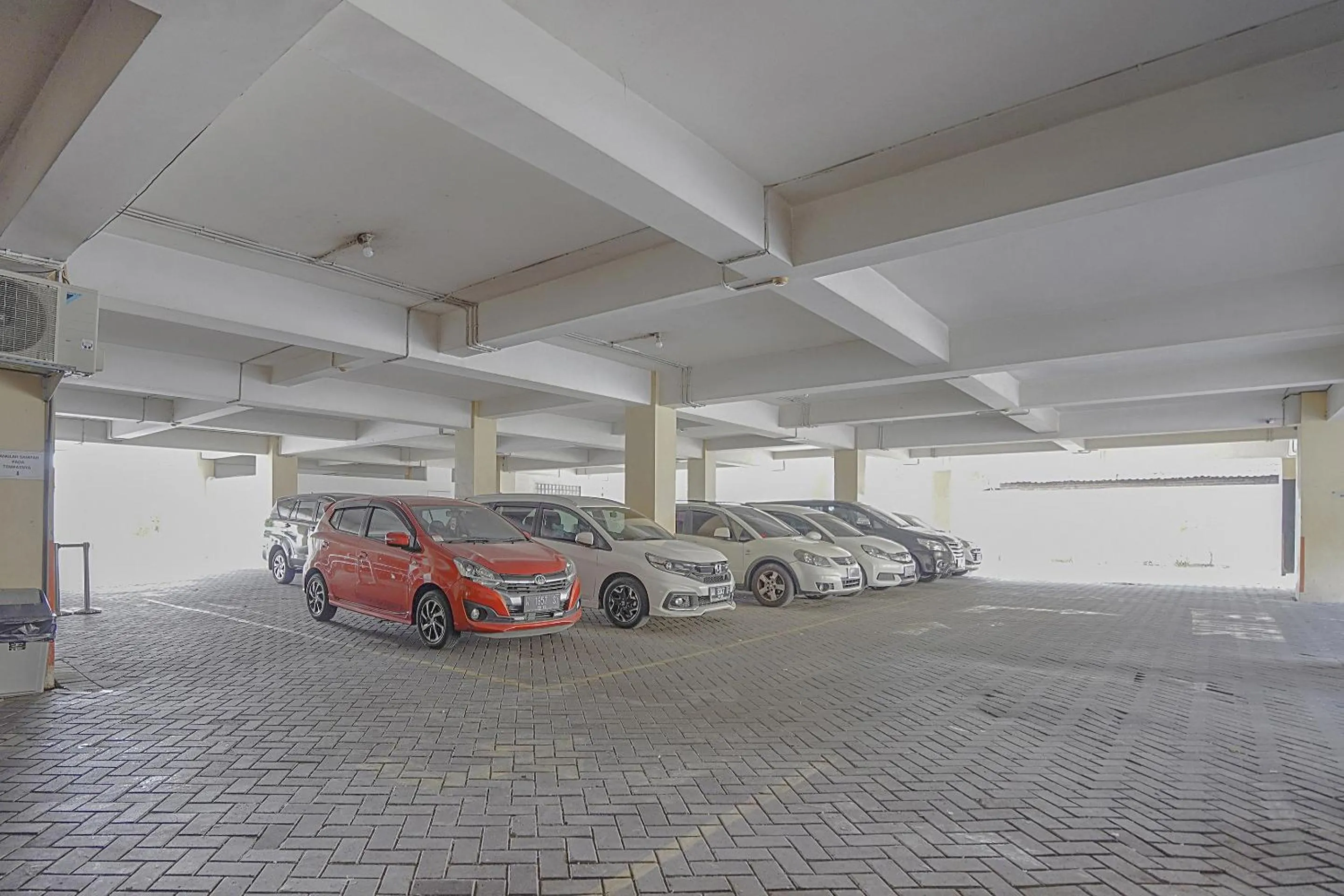 Facade/entrance in Collection O 90724 Hotel Sinar Sidoarjo