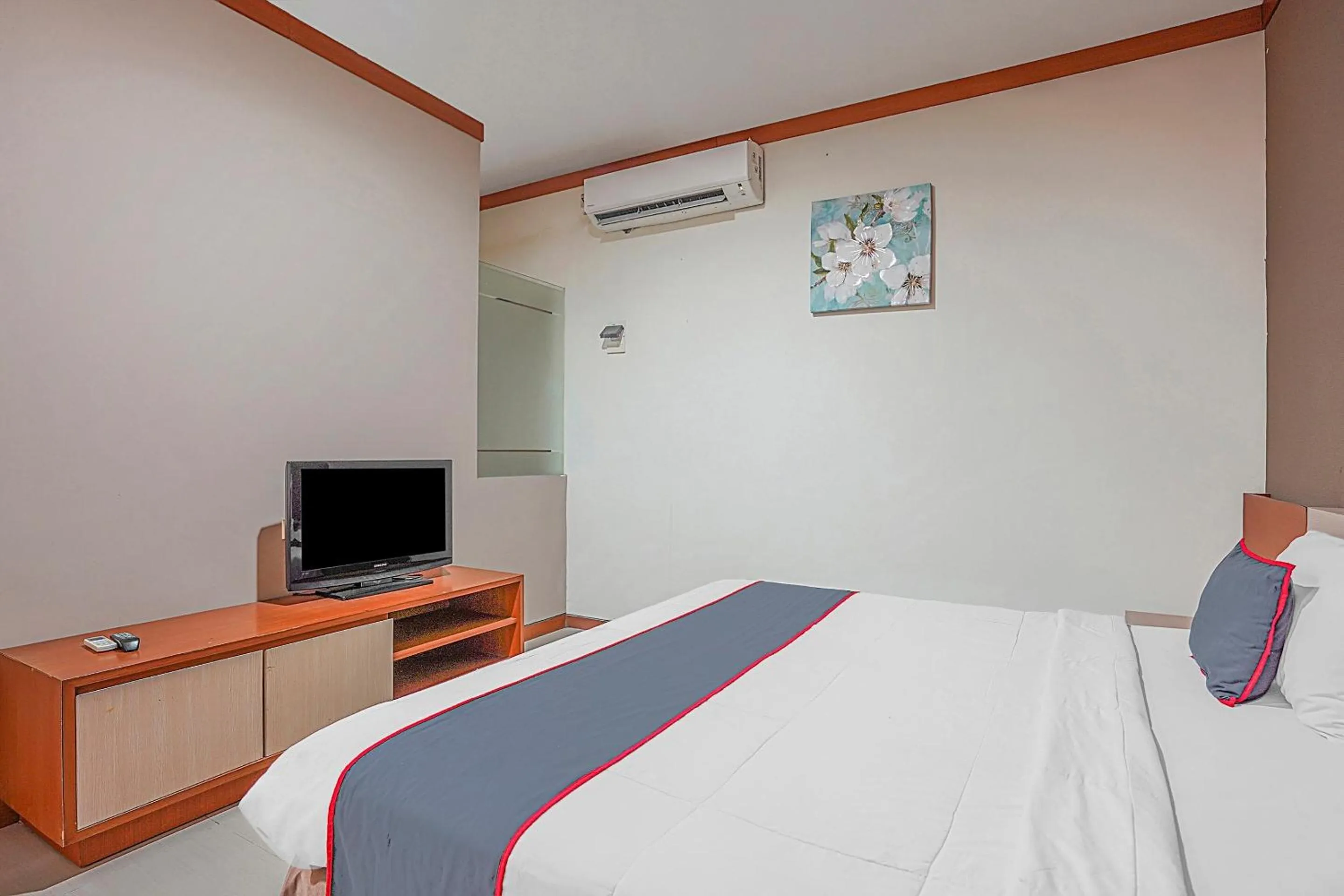 Bedroom, Bed in Collection O 90724 Hotel Sinar Sidoarjo