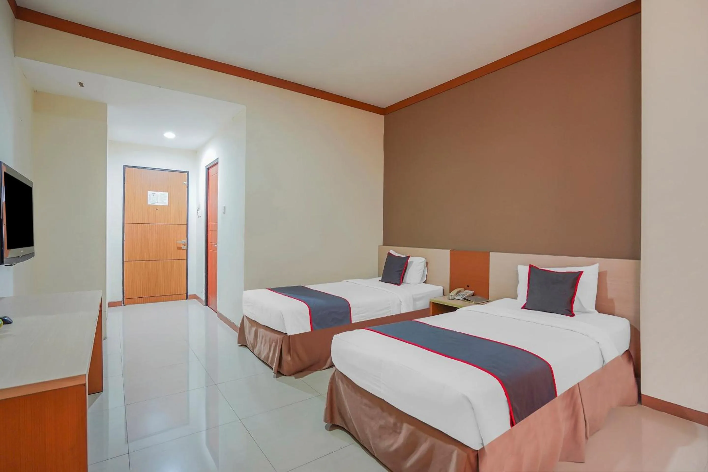 Bedroom, Bed in Collection O 90724 Hotel Sinar Sidoarjo