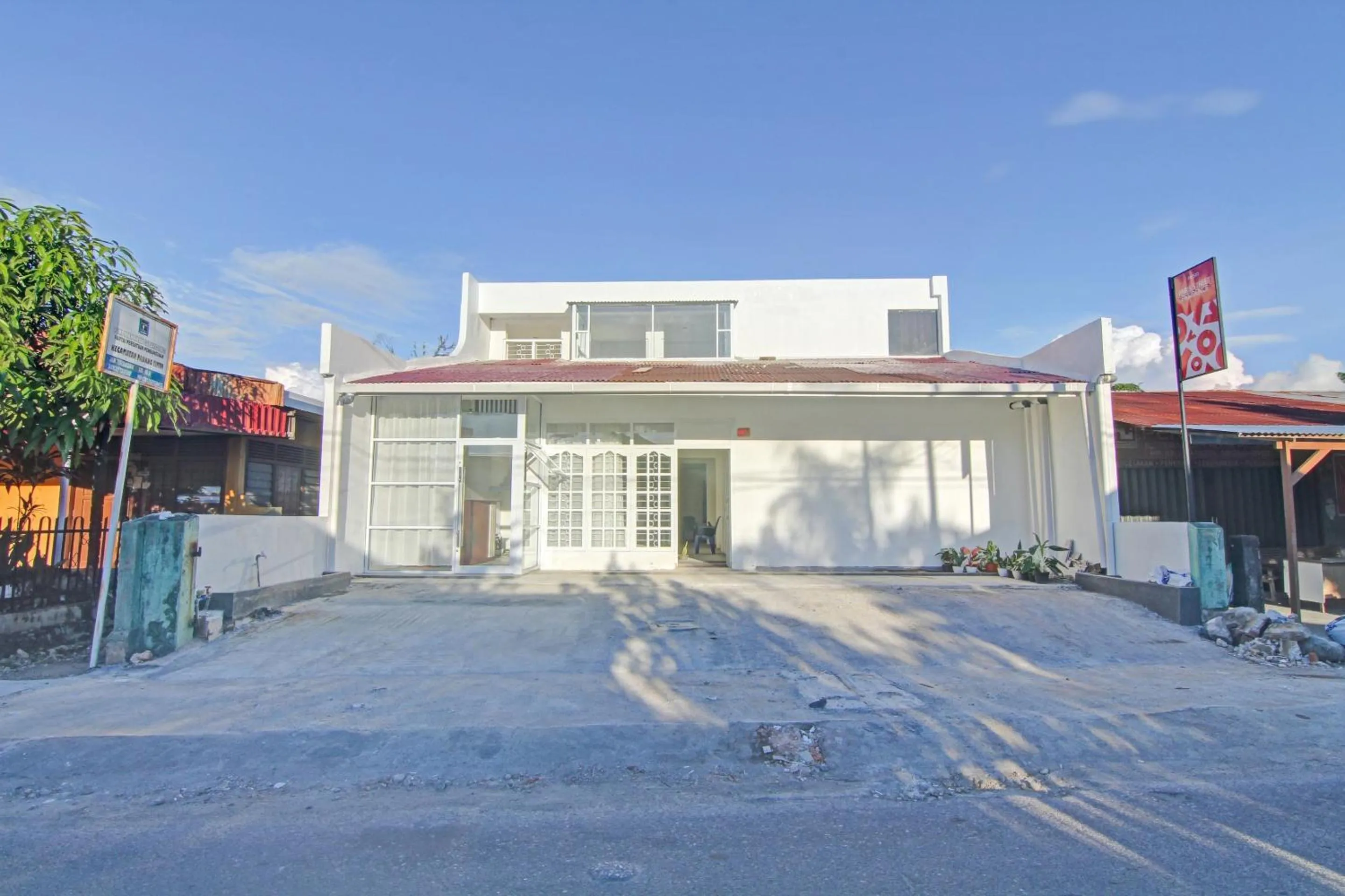 Facade/entrance in Hotel O Paris Street Residence Syariah