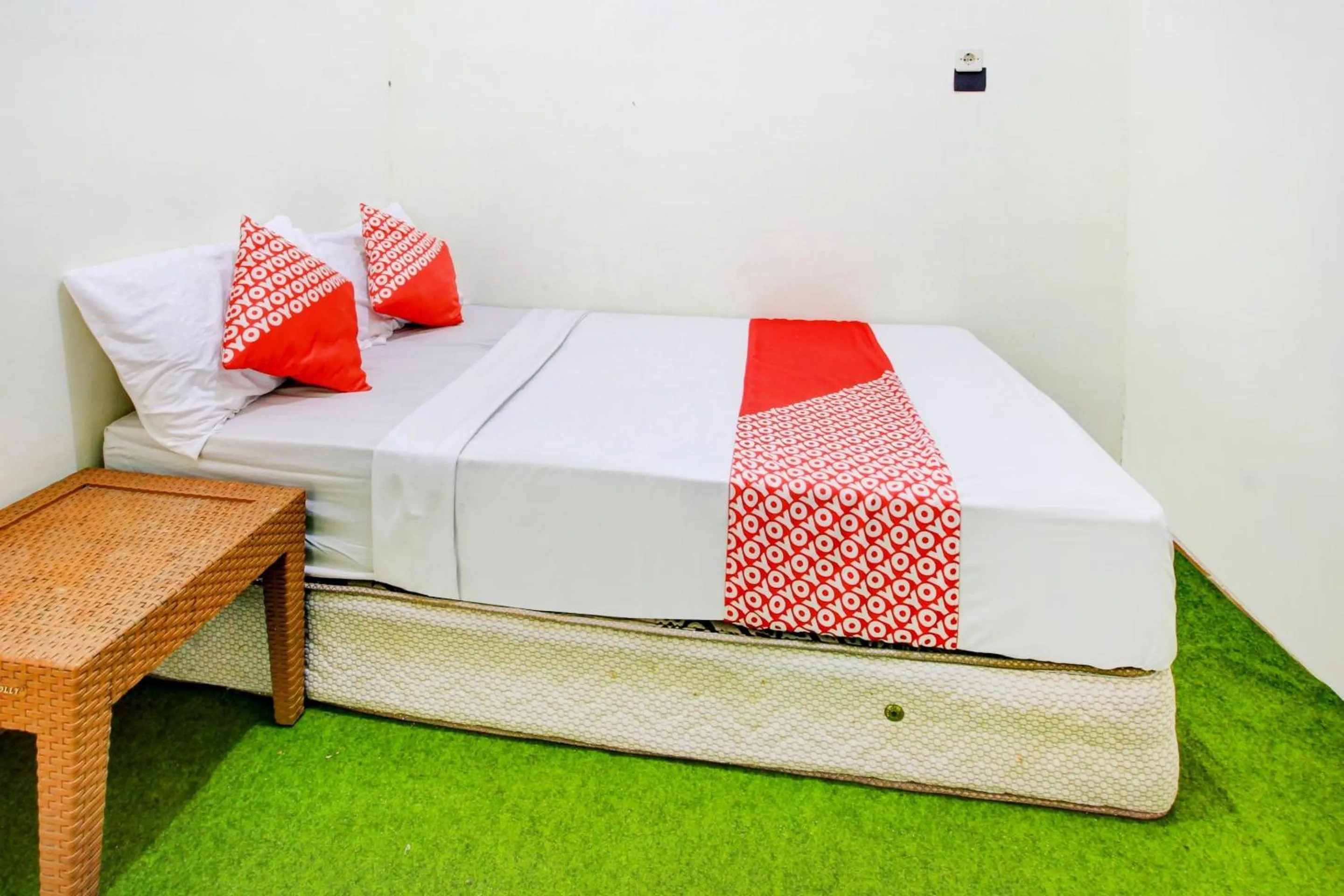 Bedroom, Bed in Hotel O Zeevanna Guest House Syariah