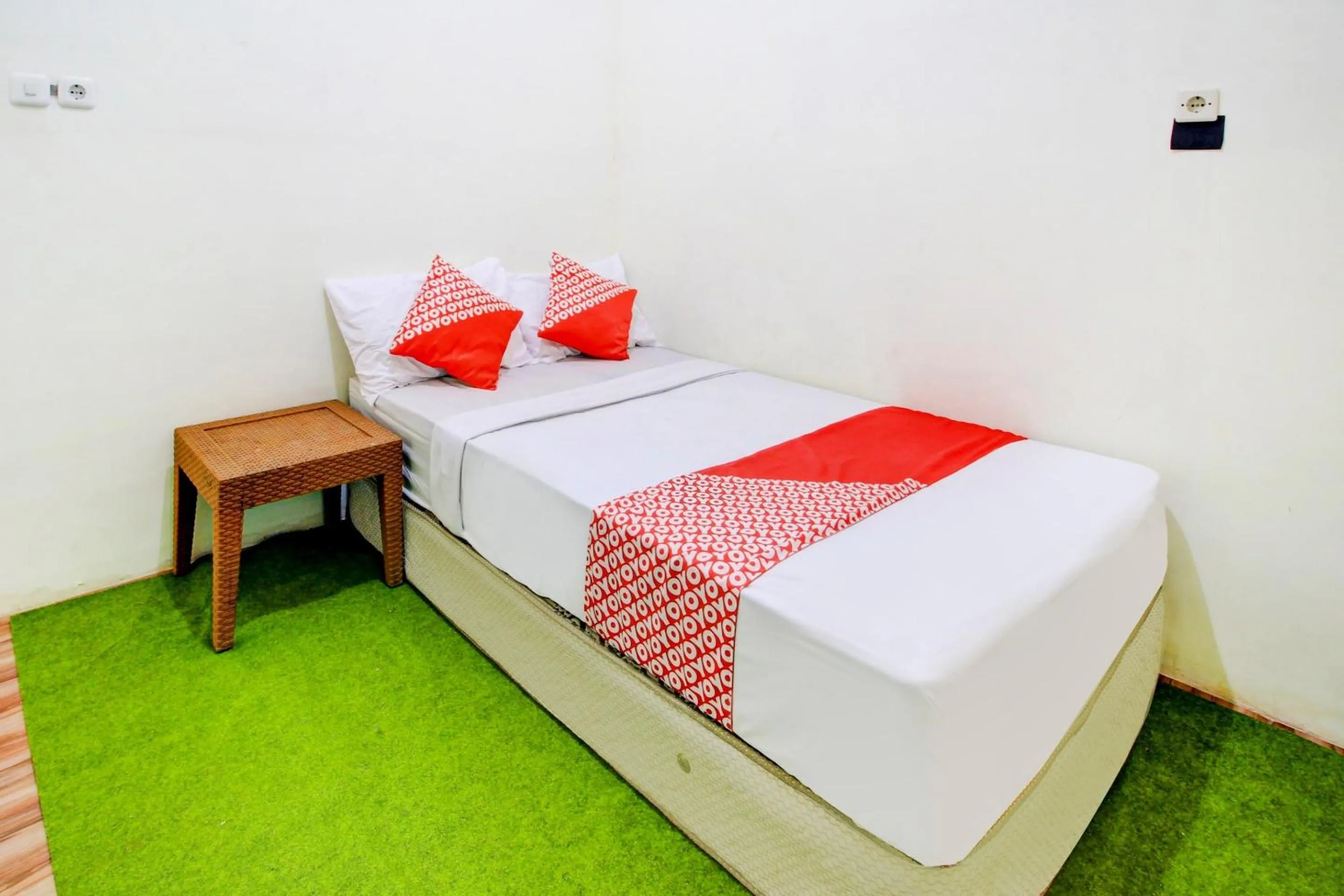 Bedroom, Bed in Hotel O Zeevanna Guest House Syariah