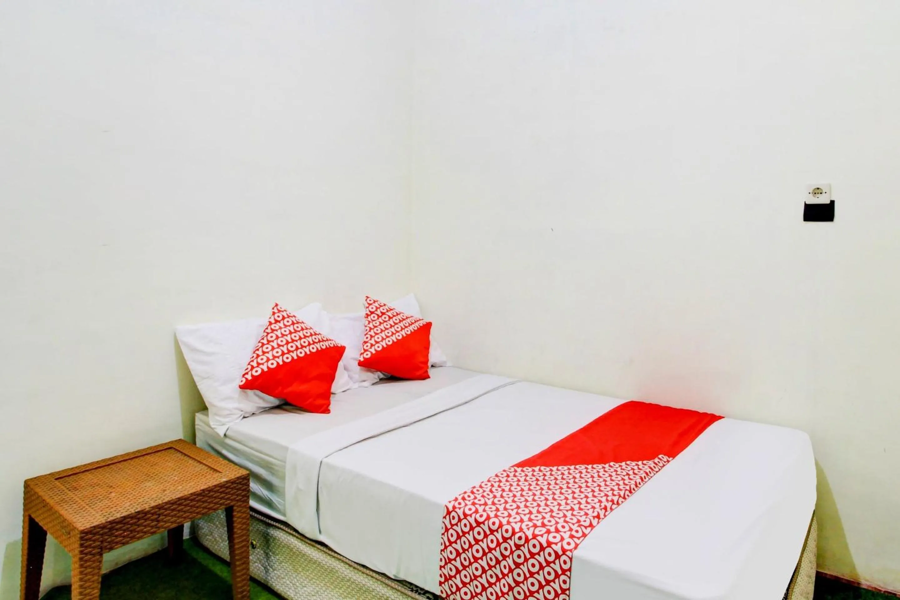 Bedroom, Bed in Hotel O Zeevanna Guest House Syariah