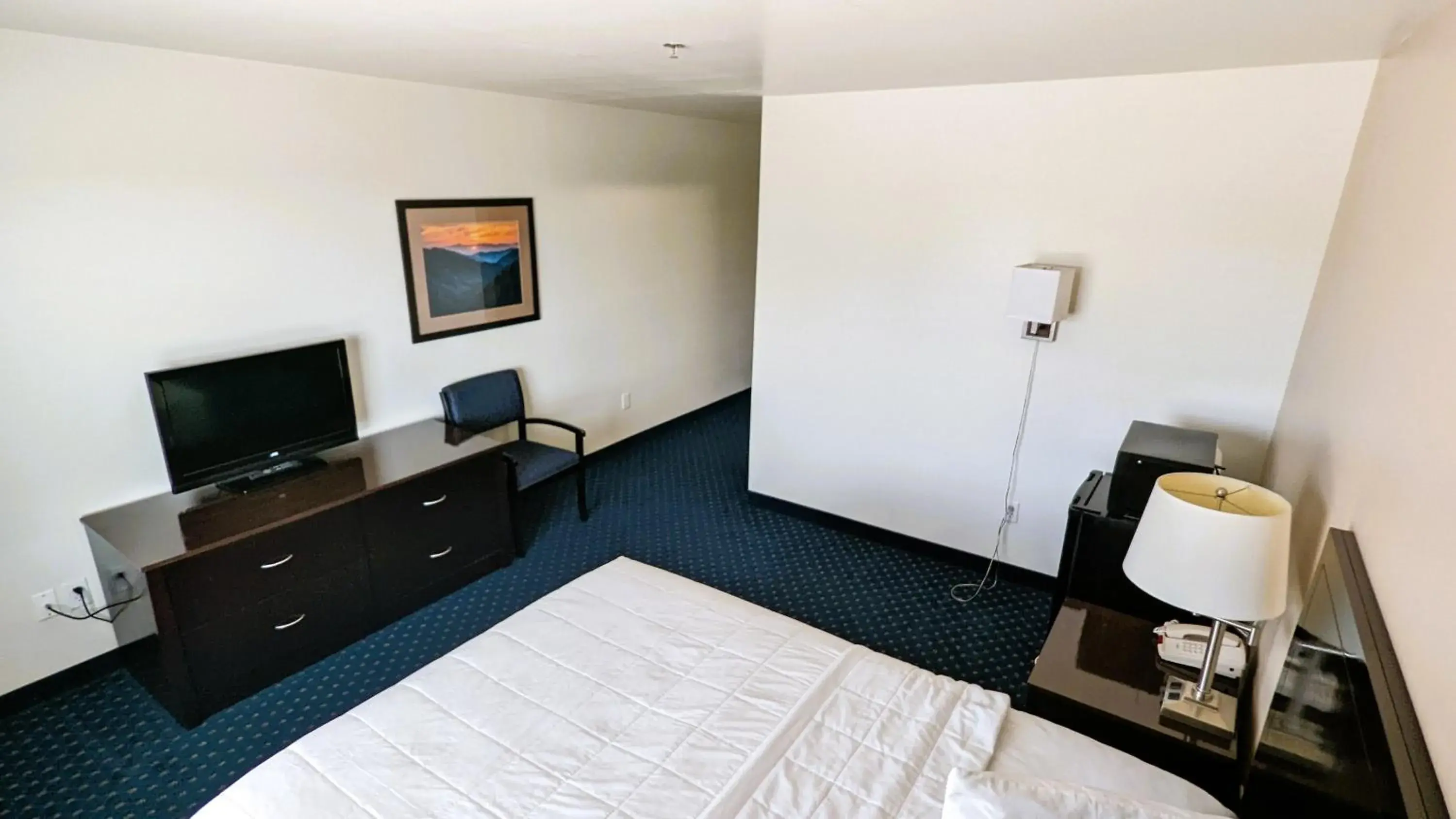 Bed in FairBridge Inn & Suites Canadian Bed in FairBridge Inn & Suites Canadian