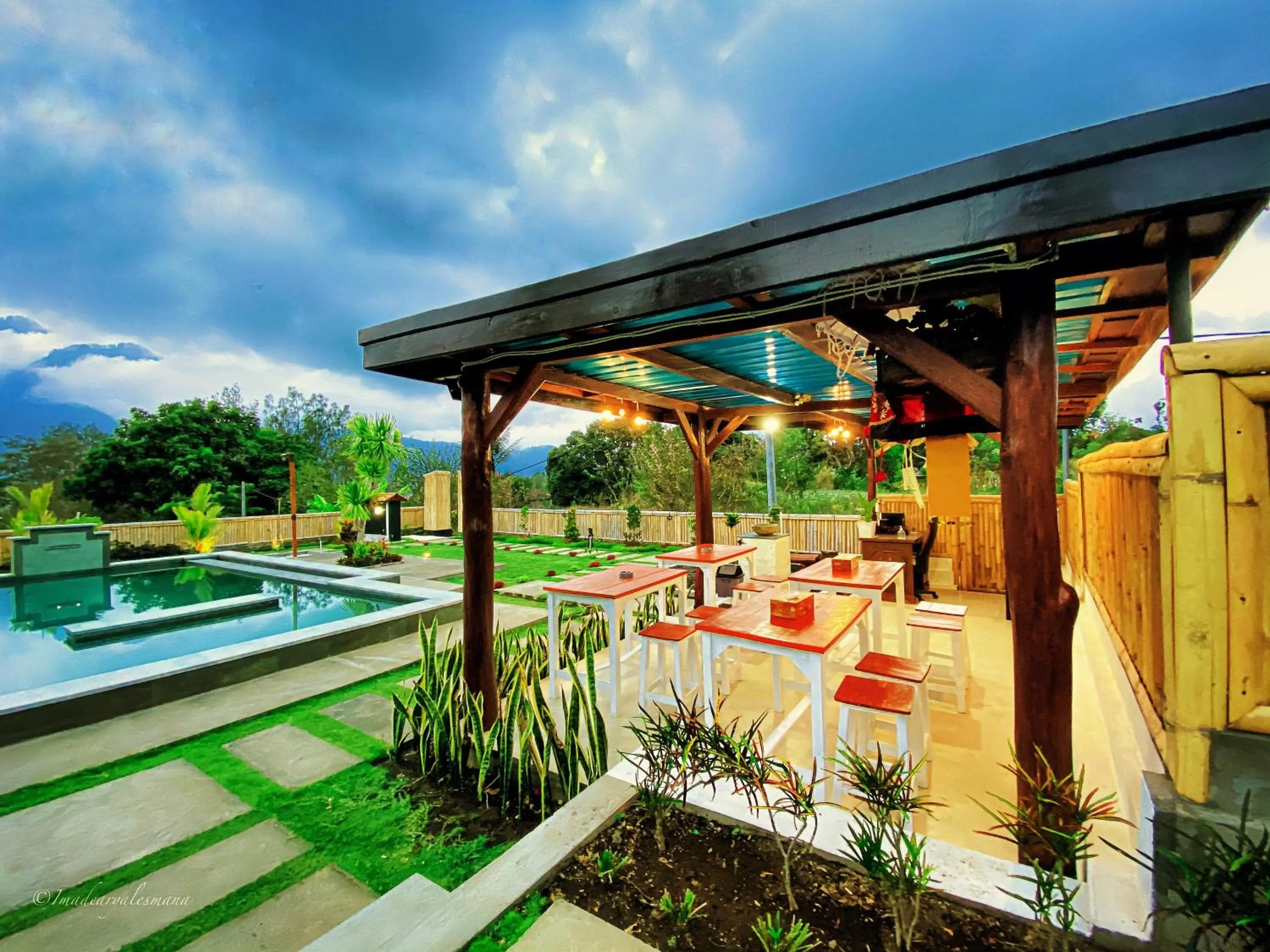 Restaurant/places to eat in Oemah Batur