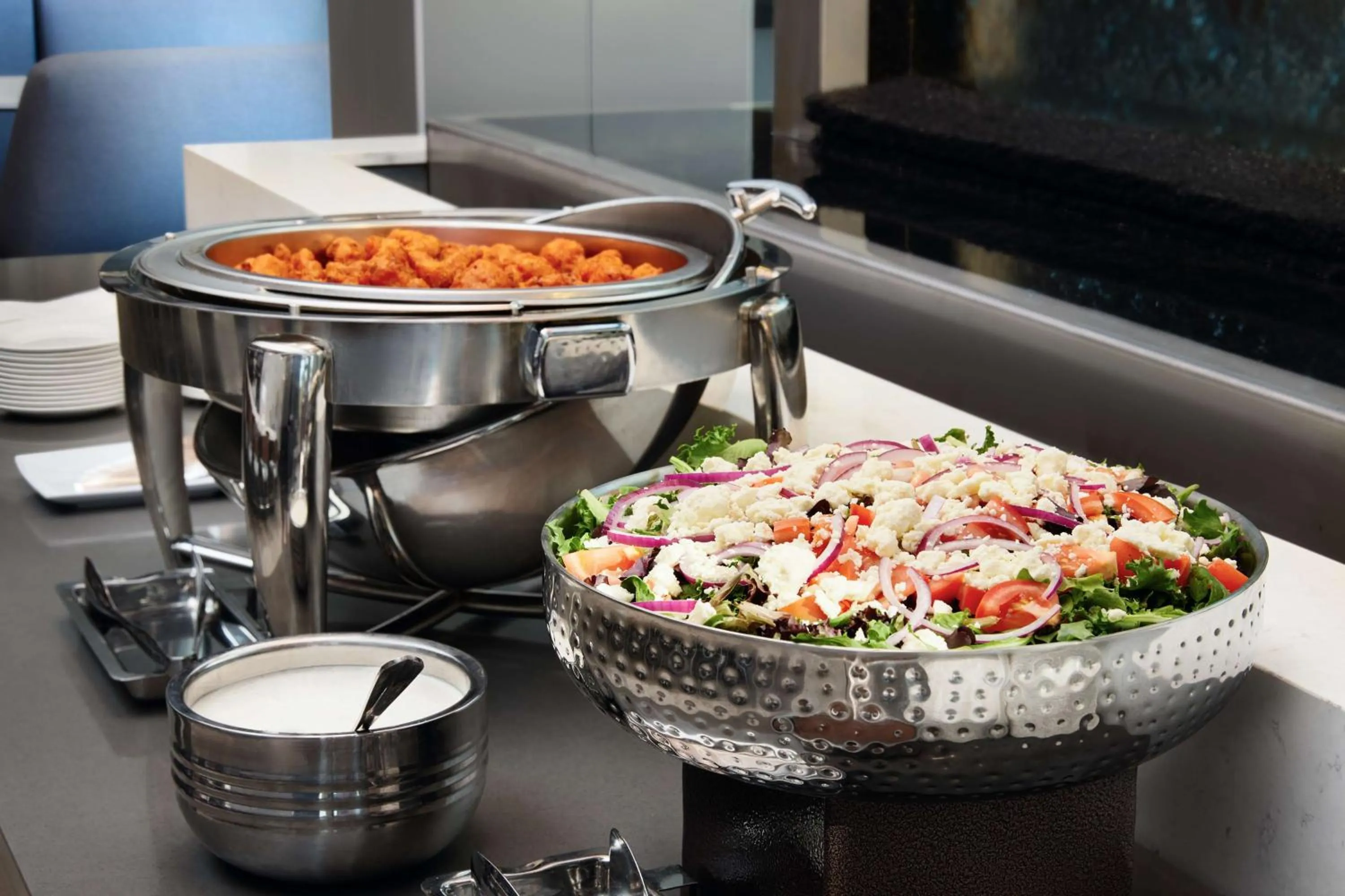 Dining area in Embassy Suites By Hilton Atlanta Airport North