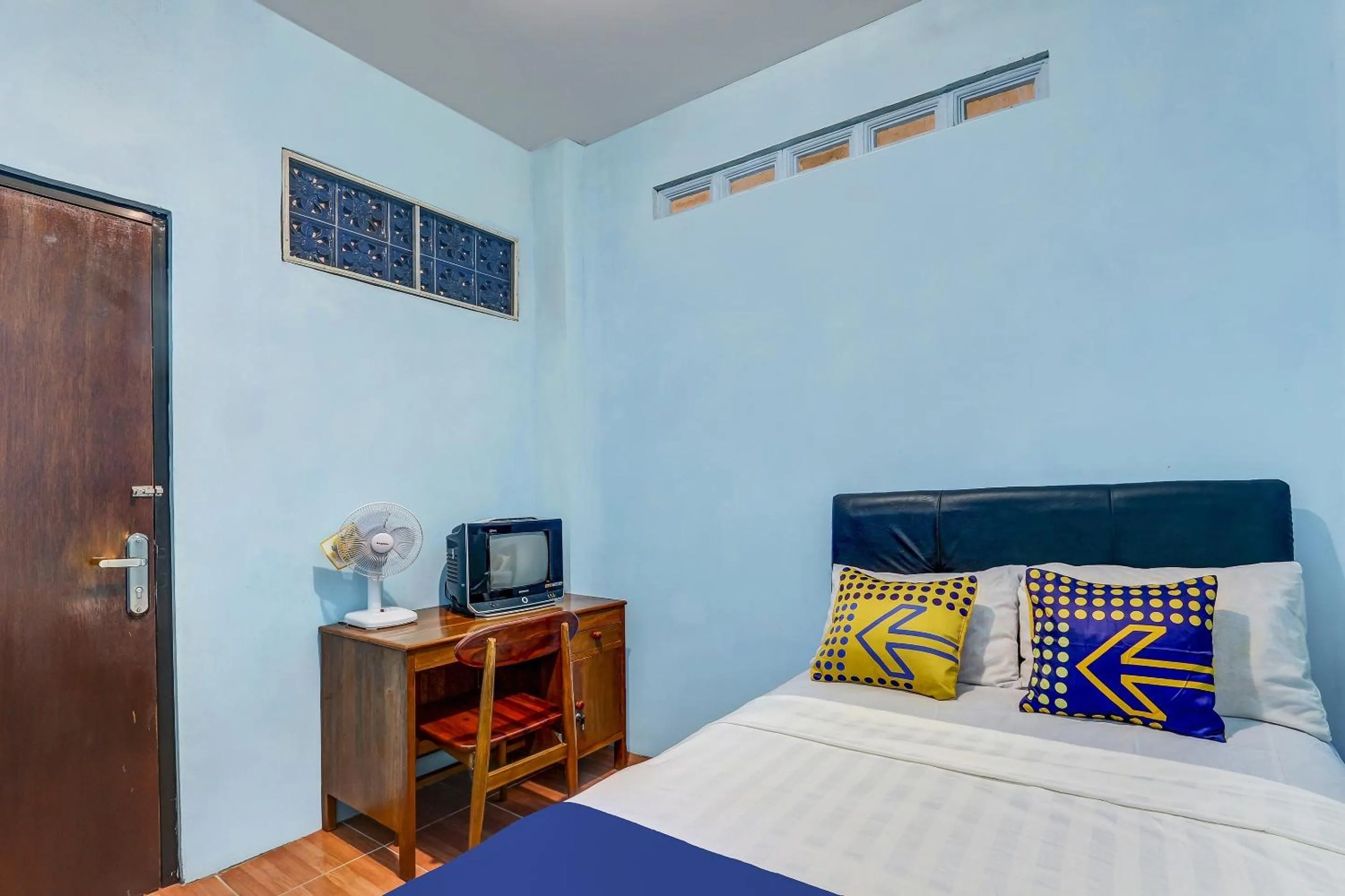 Bedroom, Bed in Hotel O Alika Homestay