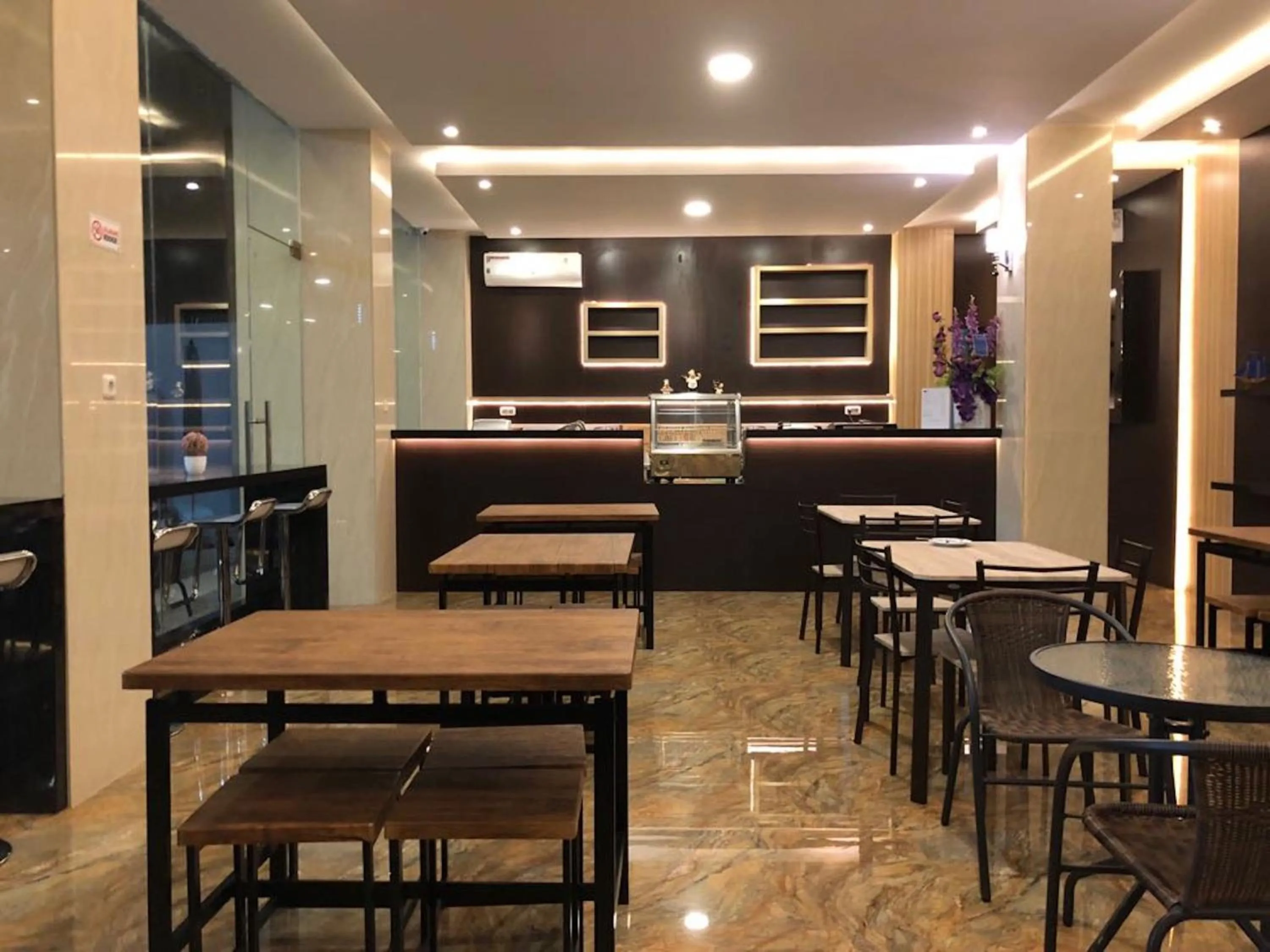 Restaurant/places to eat in Kirei Hotel