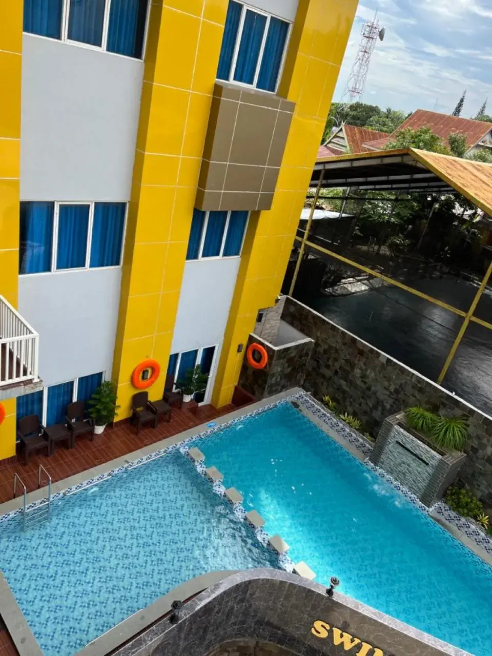 Swimming pool in Kirei Hotel Swimming pool in Kirei Hotel