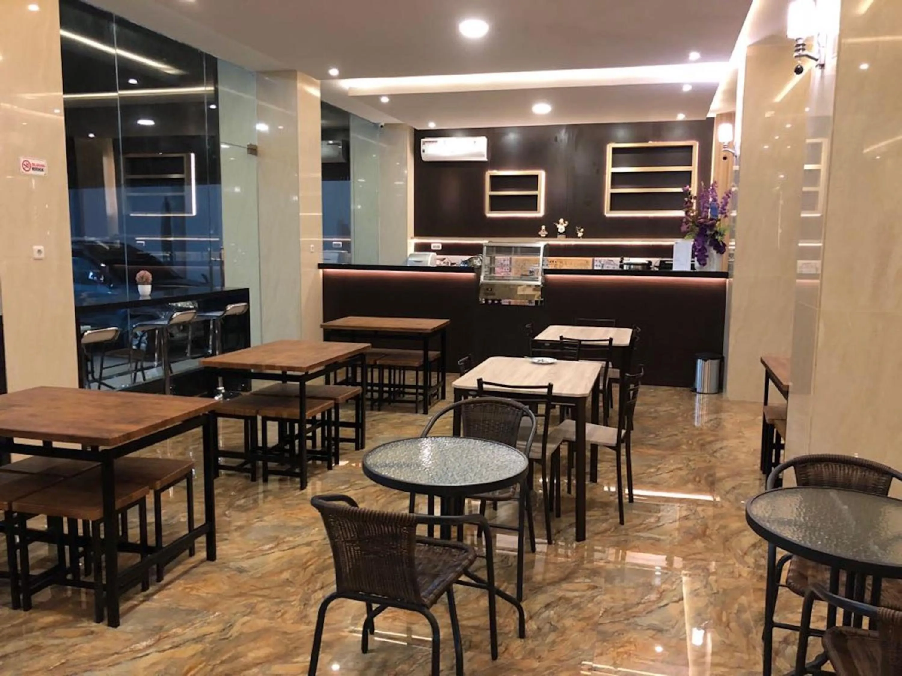 Restaurant/places to eat in Kirei Hotel