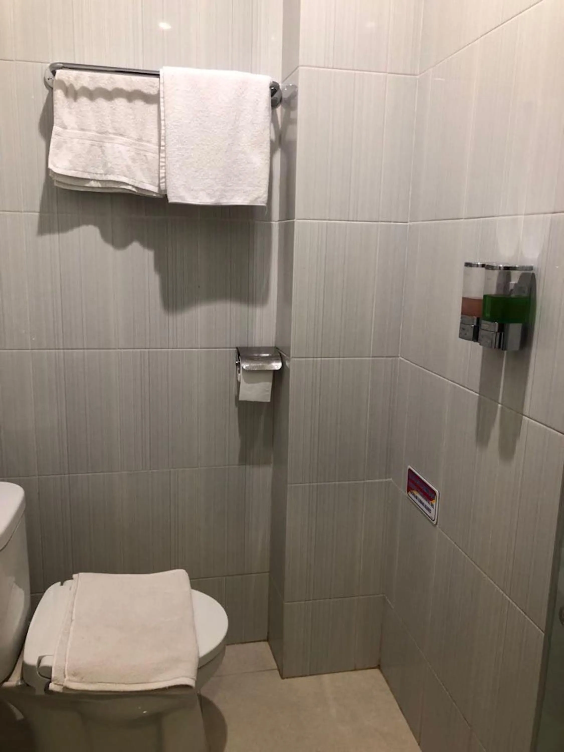 Shower in Kirei Hotel