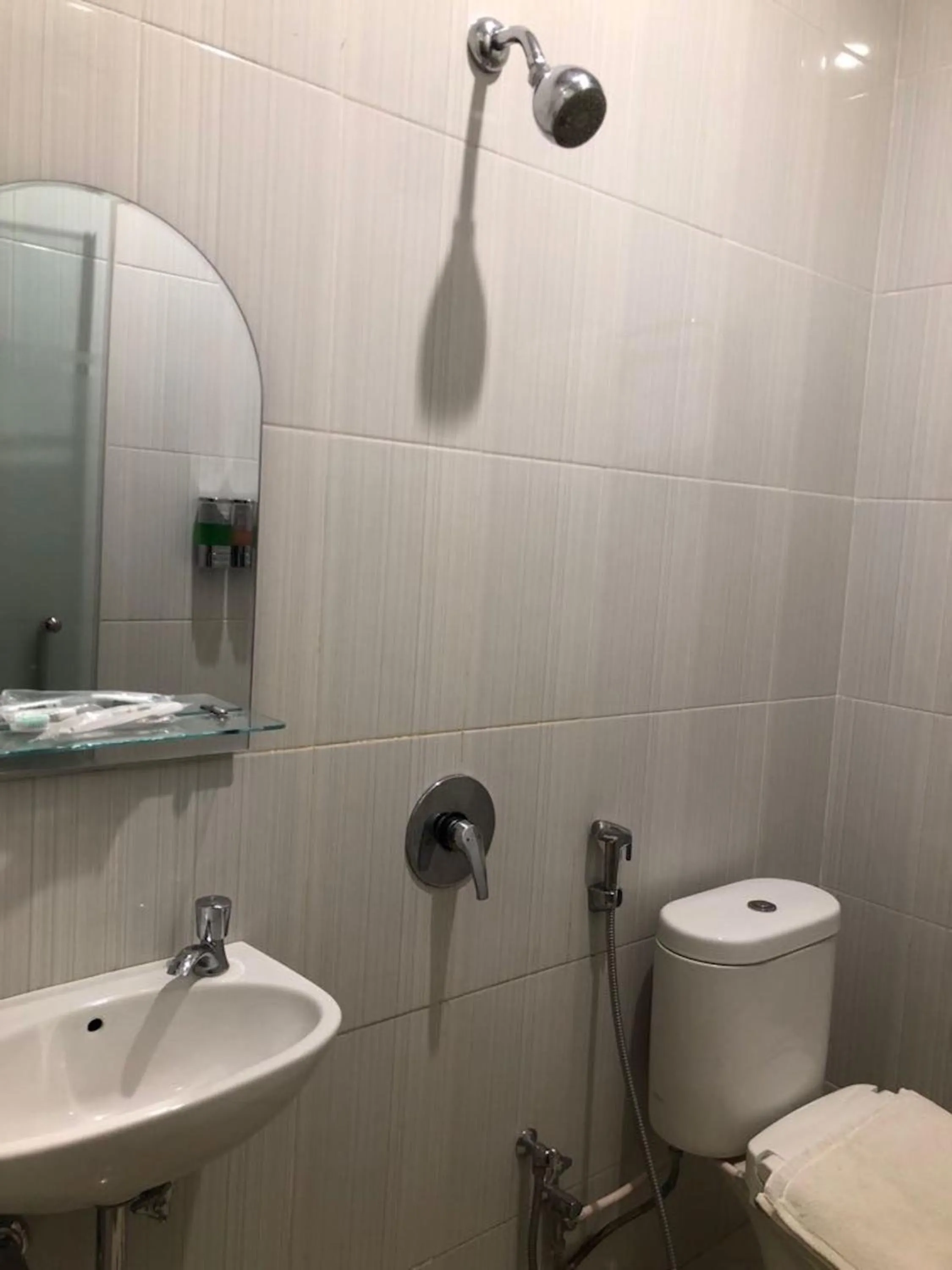Shower in Kirei Hotel