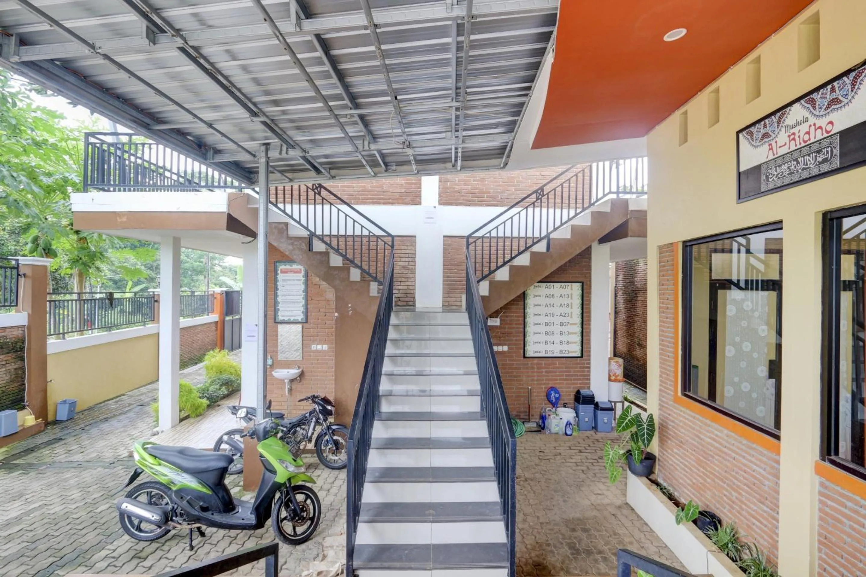 Lobby or reception in Hotel O D Kost In Kandri Semarang