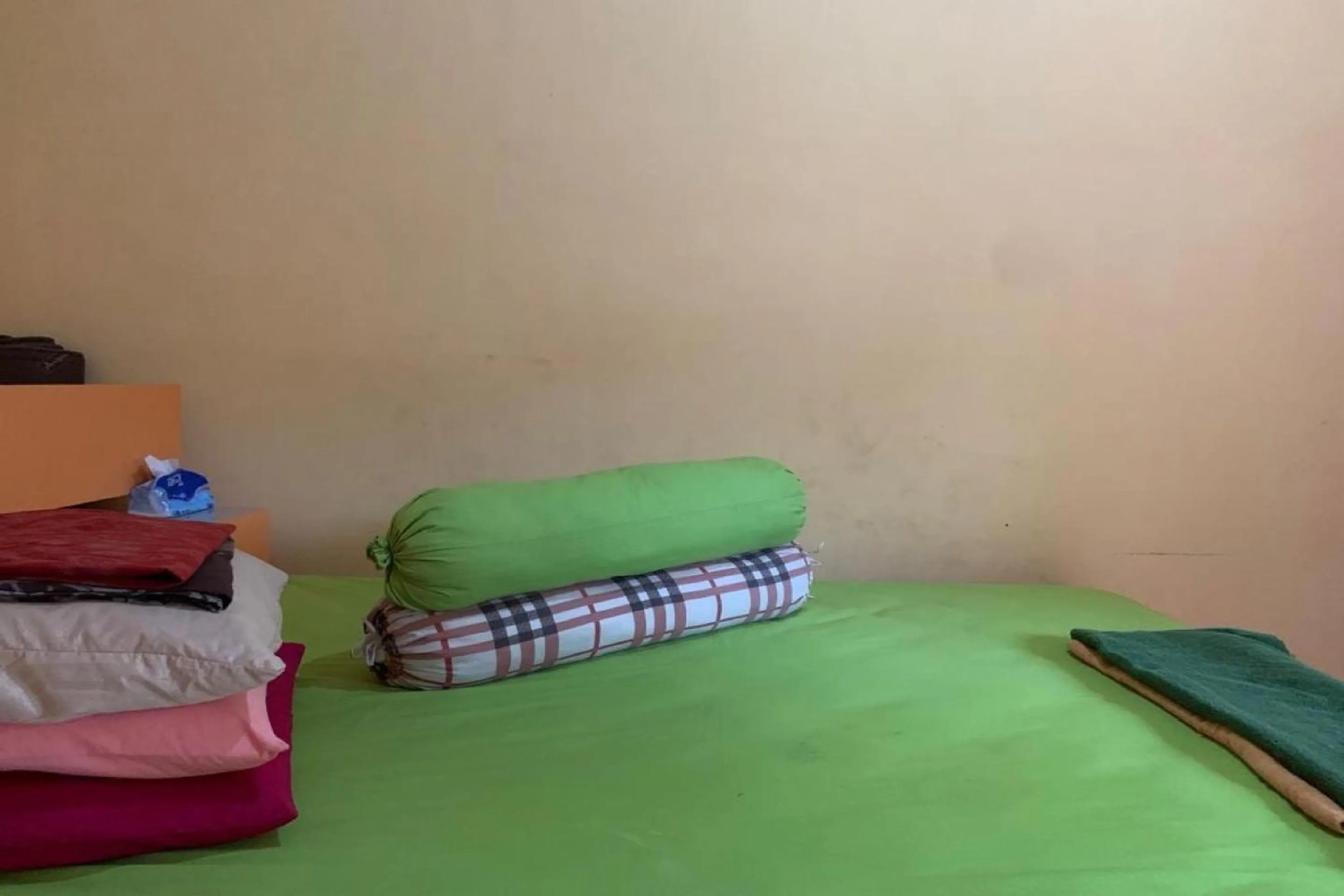 Bedroom, Bed in Hotel O Wisma Rima Melati