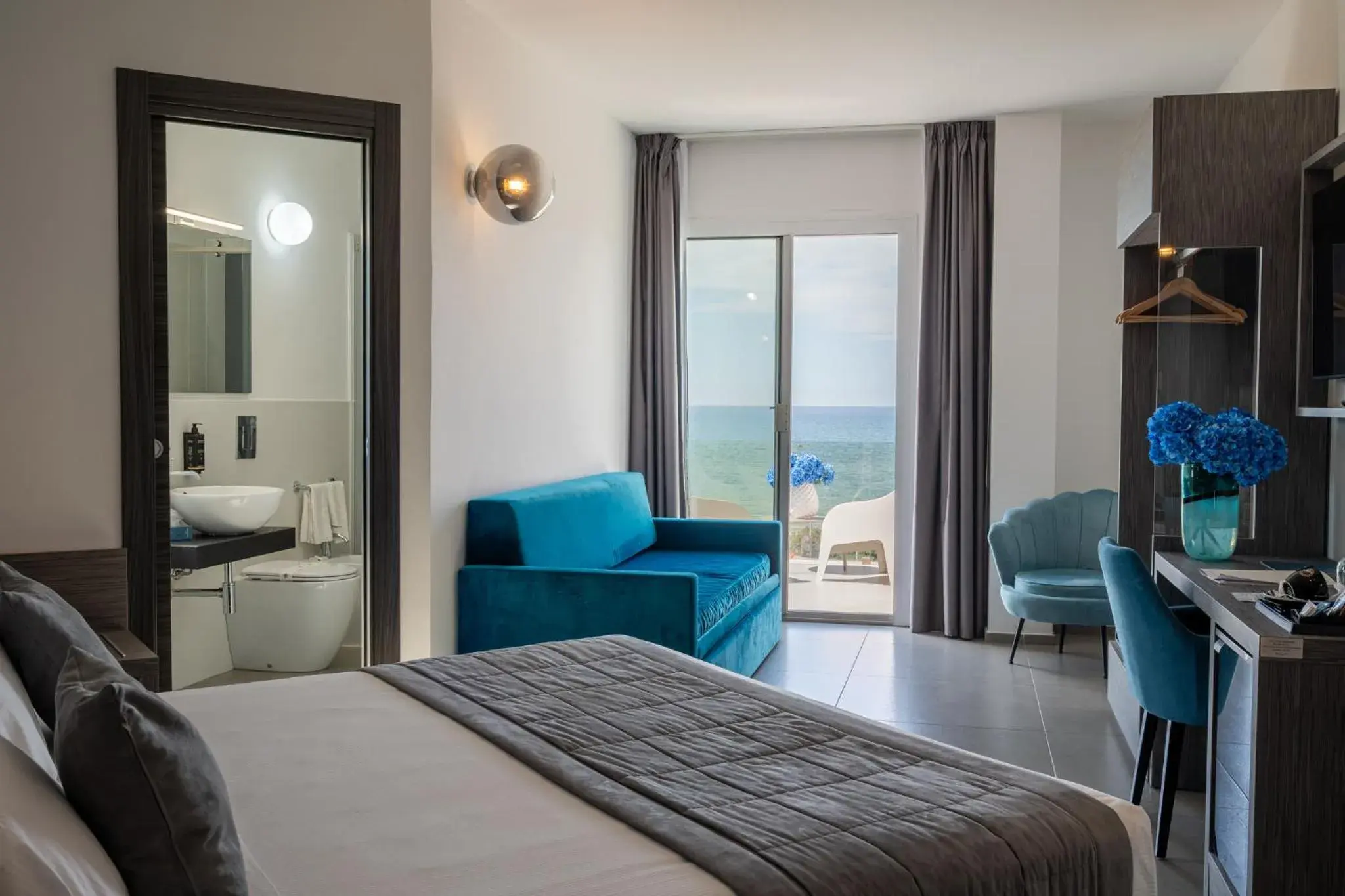 Bed in Resort La Battigia Beach & Spa Bed in Resort La Battigia Beach & Spa