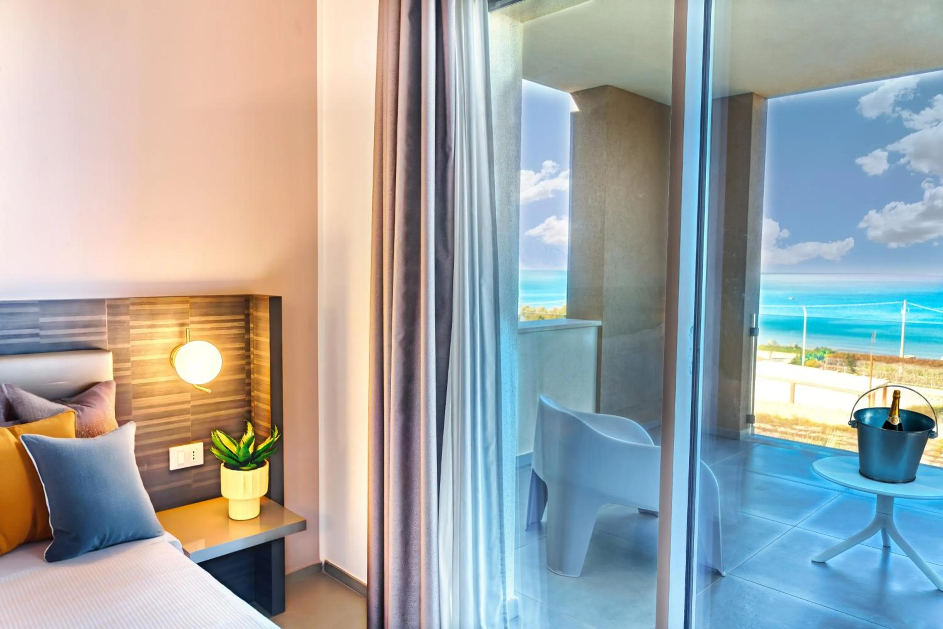 Bed in Resort La Battigia Beach & Spa