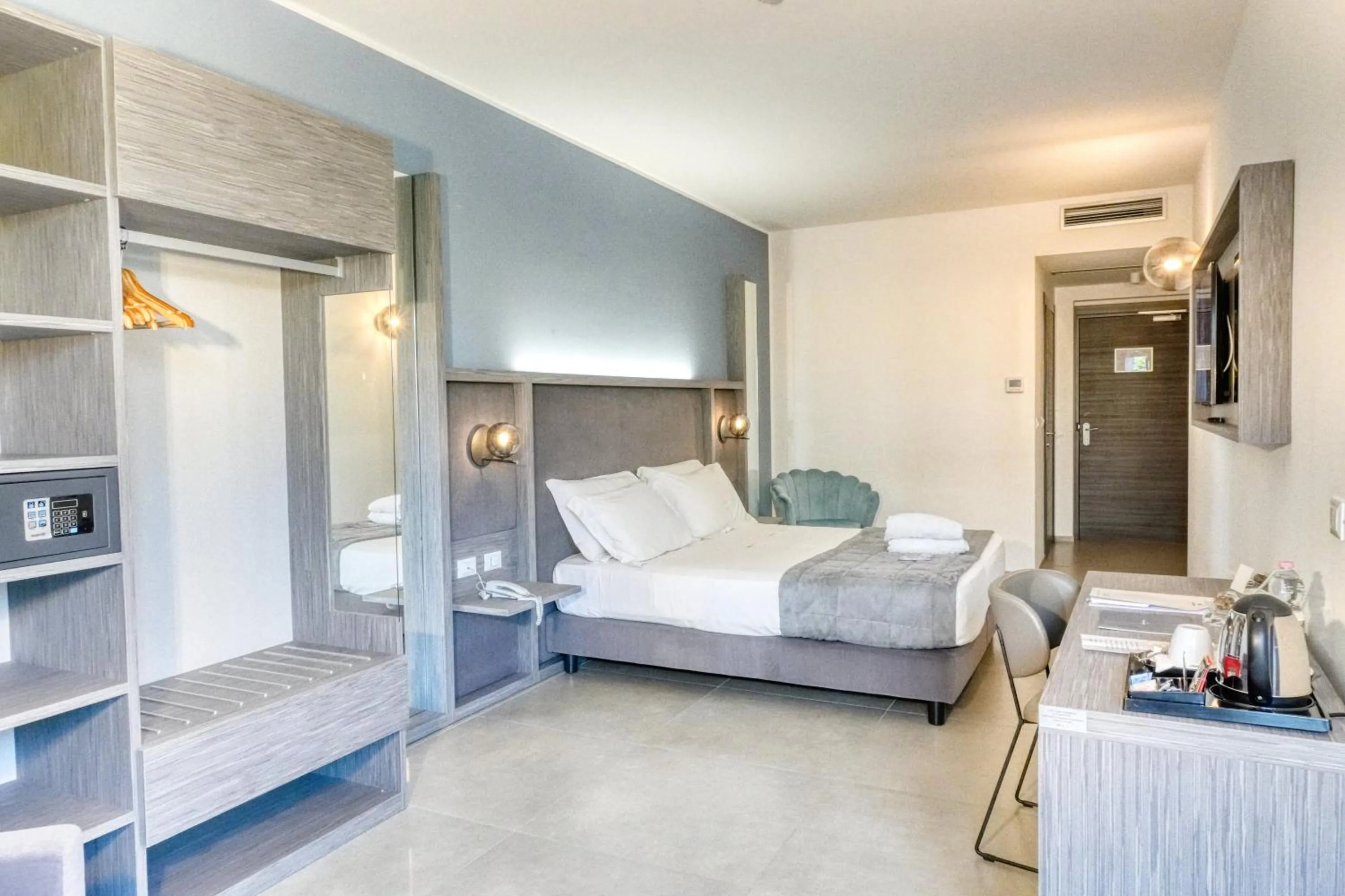 Bed in Resort La Battigia Beach & Spa