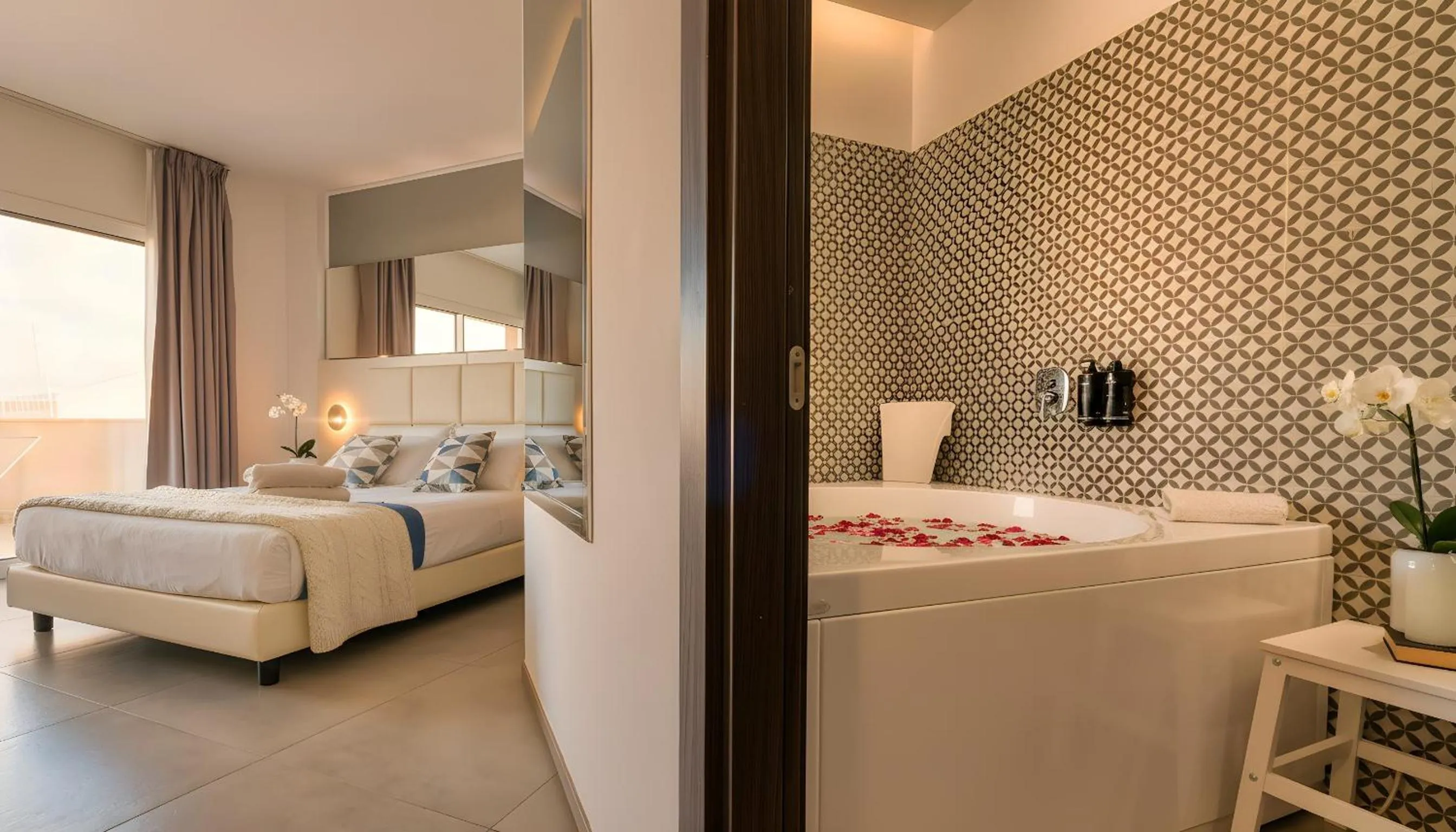 Bed in Resort La Battigia Beach & Spa