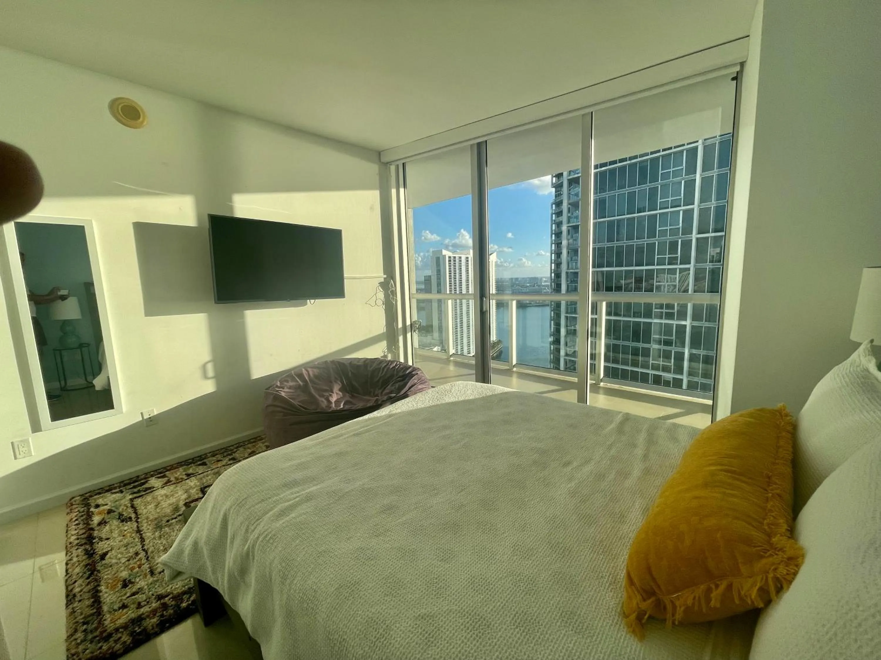 Bed in IconBrickell Tower 3 W Residences