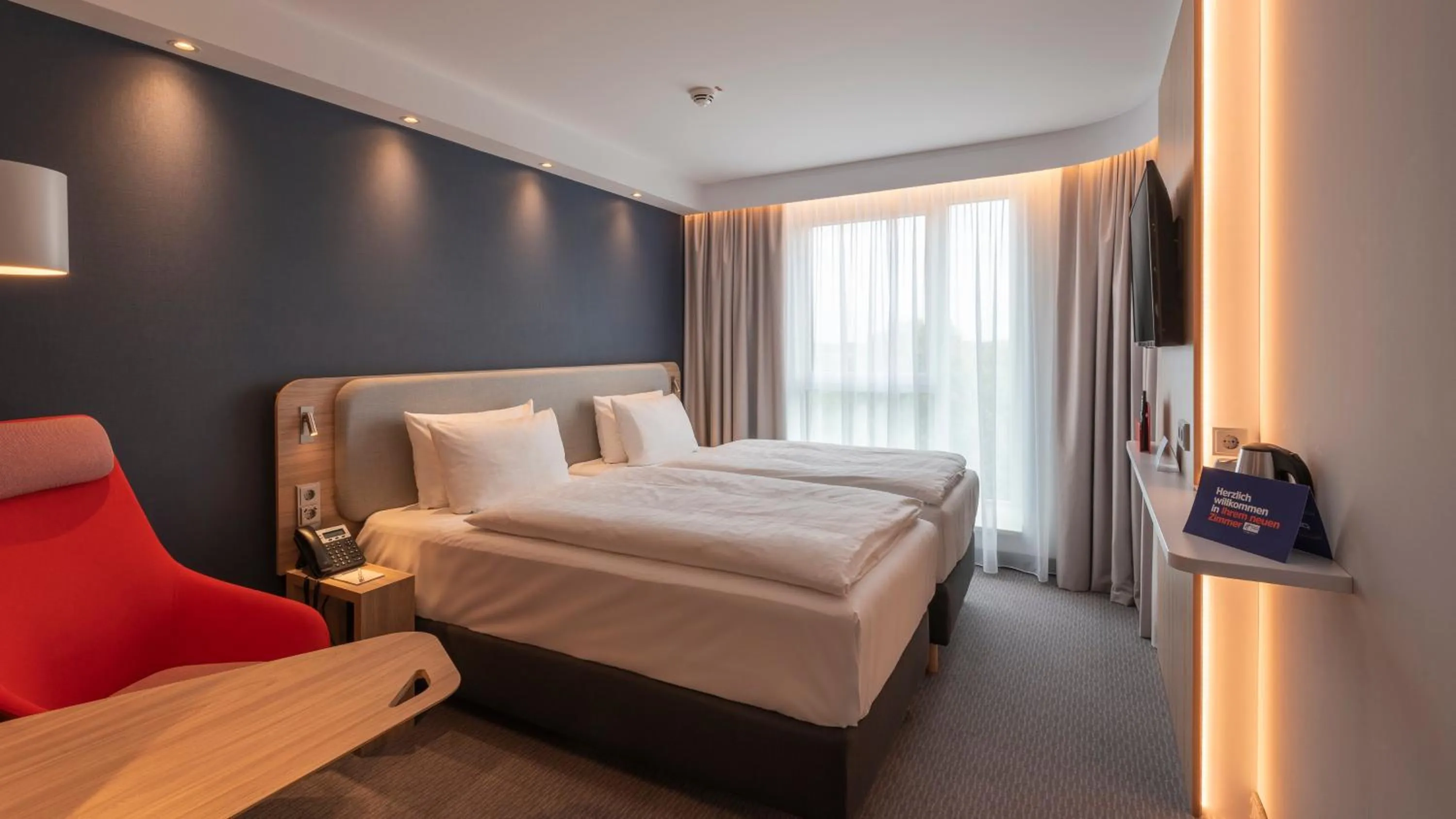 Photo of the whole room, Bed in Holiday Inn Express - Krefeld - Dusseldorf by IHG