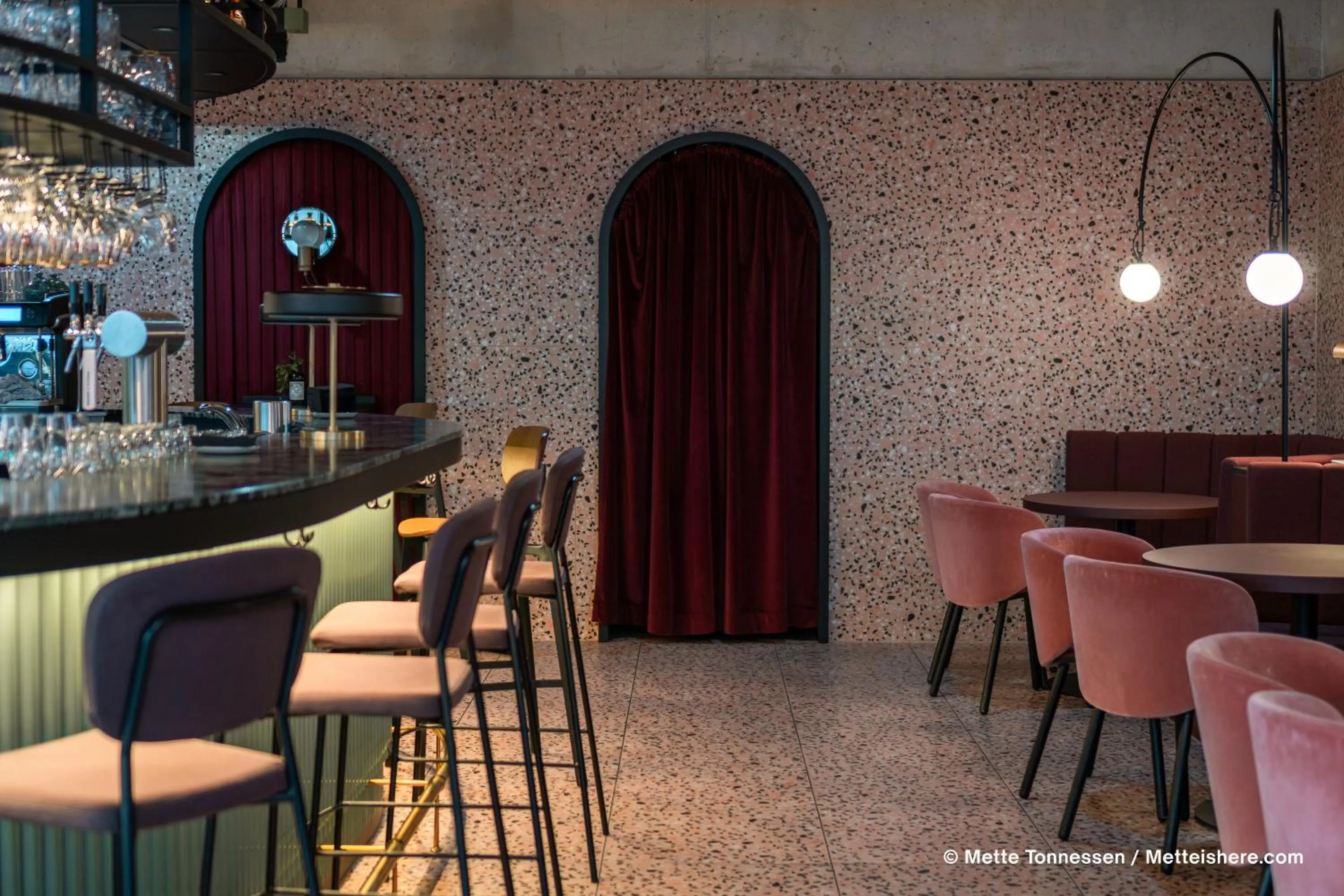 Lobby or reception in Hotel Indigo Vienna - Naschmarkt by IHG